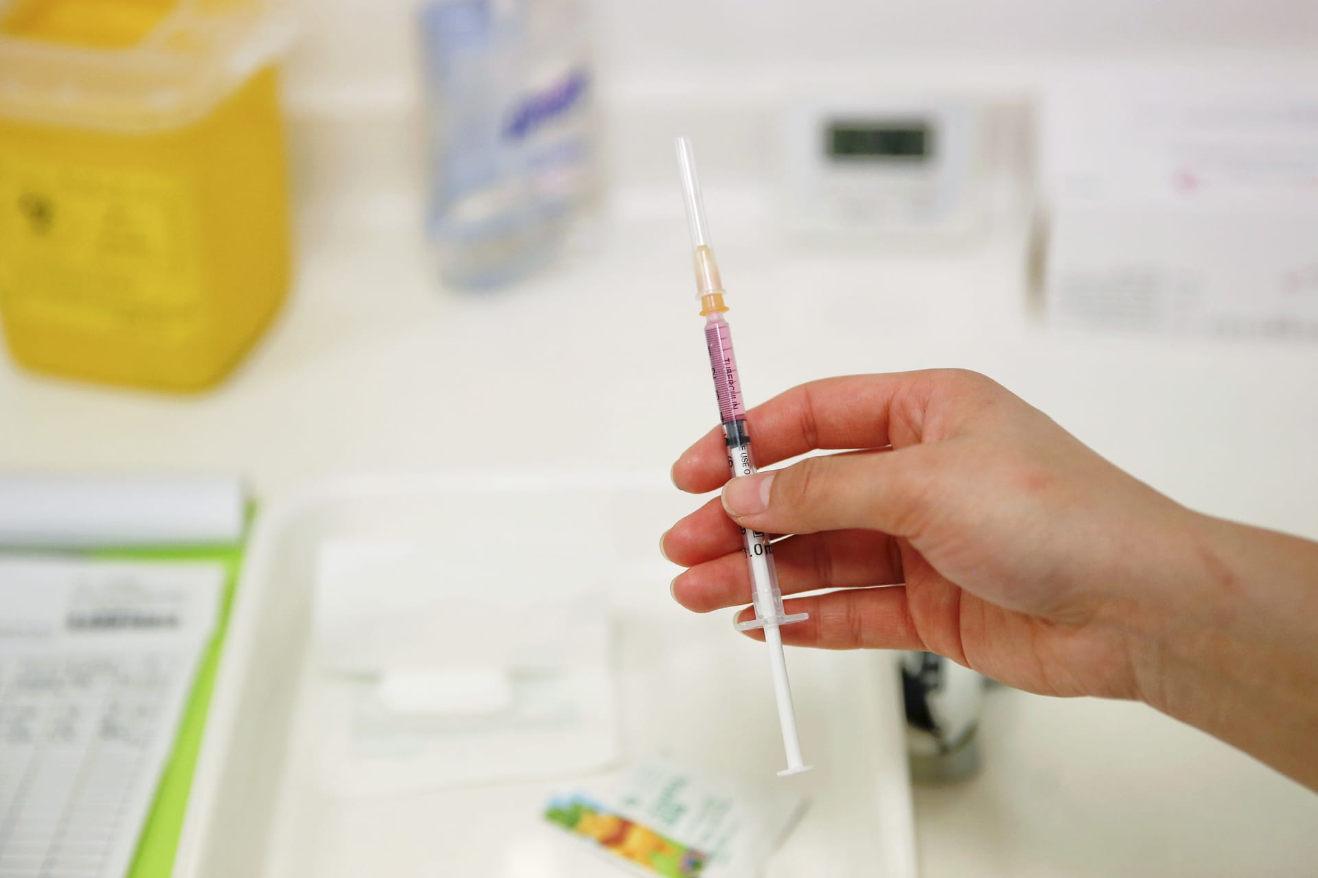 <p>A nurse prepares a vaccine to be given to a child in a hospital in Beijing, China, April 13, 2016.</p>
