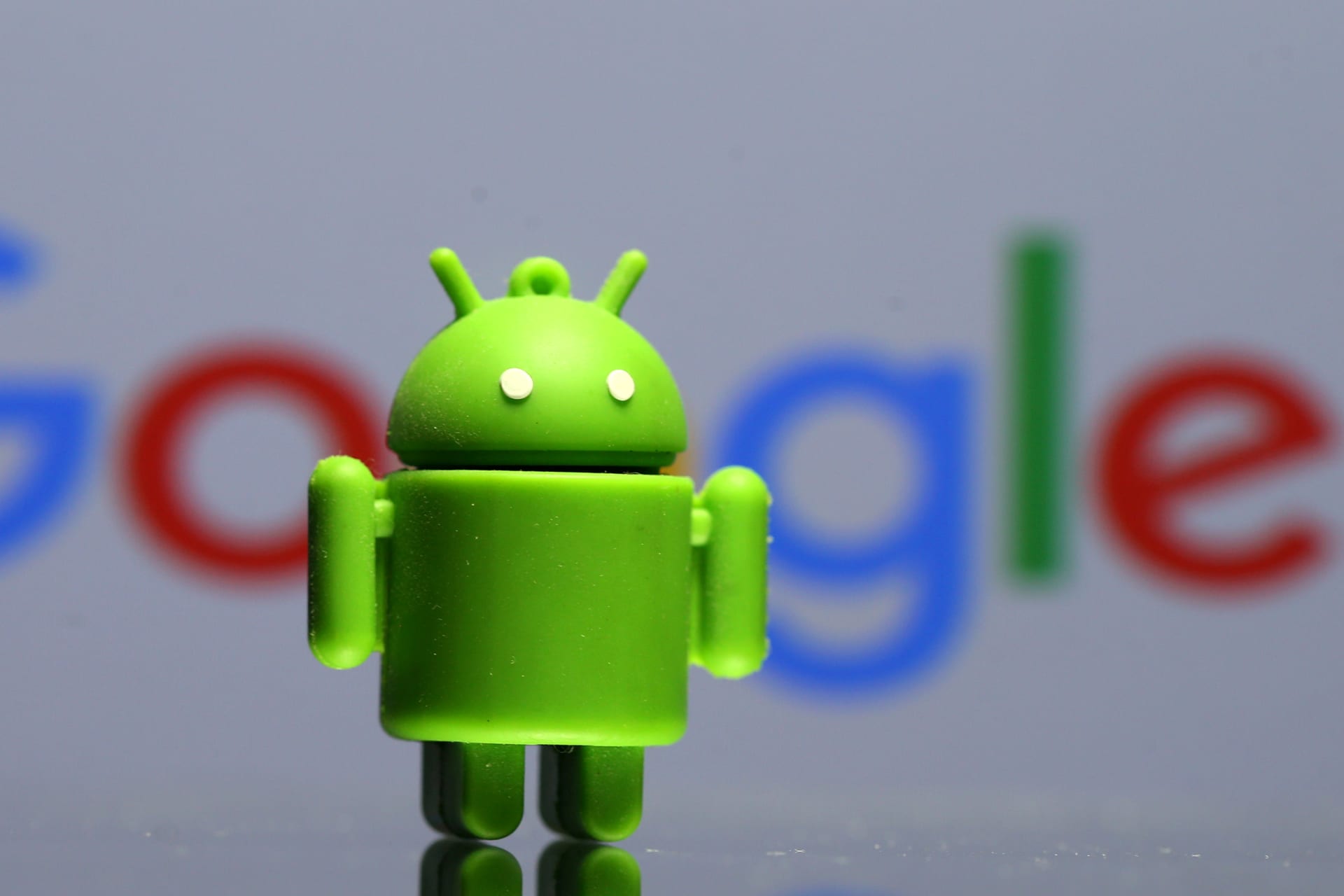 <p>A 3D printed Android mascot Bugdroid is seen in front of a Google logo in this illustration taken on July 9, 2017.</p>
