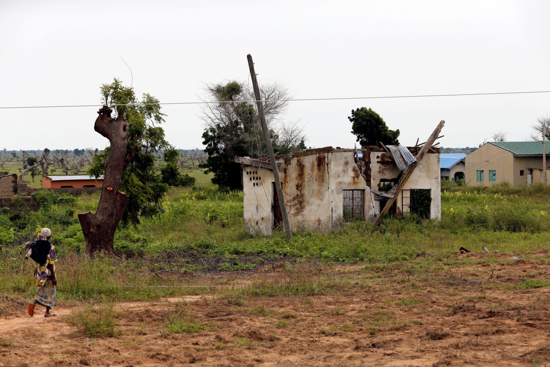 <p>A woman walks toward a house damaged by Boko Haram militants, along the Konduga-Bama road in Bama, Borno, Nigeria, August 31, 2016.</p>
