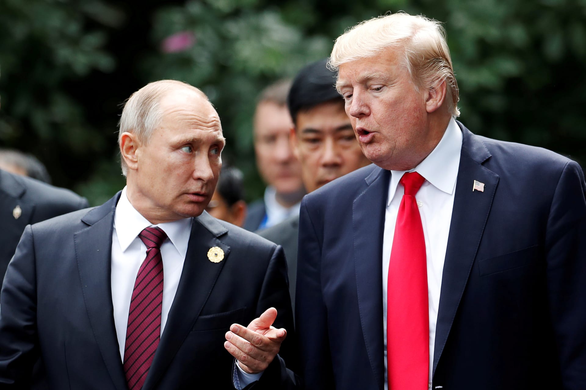 <p>FILE PHOTO: U.S. President Donald Trump and Russia’s President Vladimir Putin talk during the family photo session at the APEC Summit in Danang, Vietnam November 11, 2017.</p>
