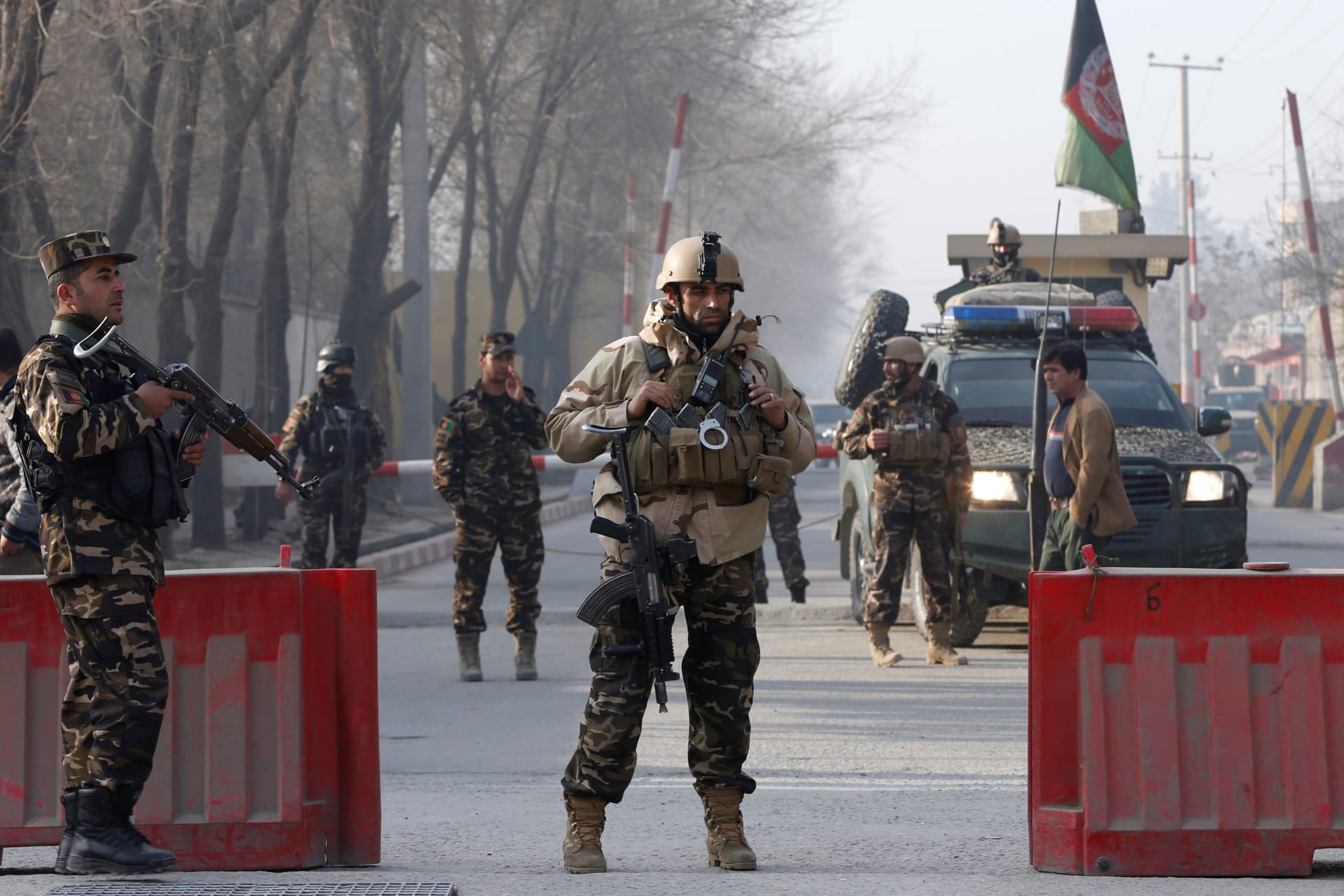<p>Afghan security forces keep watch at a check point close to a compound of Afghanistan’s national intelligence agency in Kabul, Afghanistan. December 25, 2017.</p>
