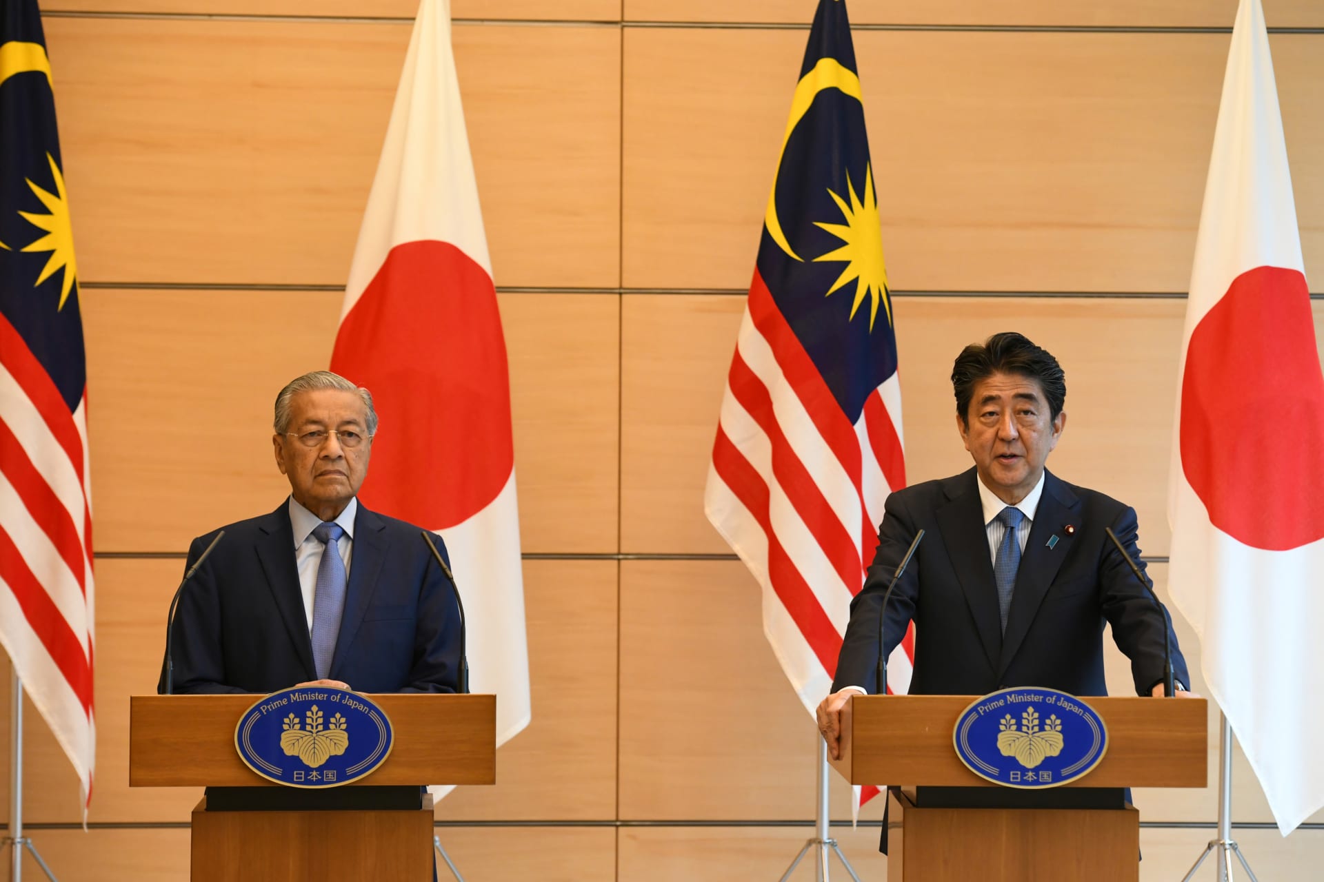 <p>Malaysian Prime Minister Mahathir Mohamad delivers a speech beside his Japanese counterpart Shinzo Abe during their joint press remarks at Abe’s official residence in Tokyo, Japan on June 12, 2018. </p>
