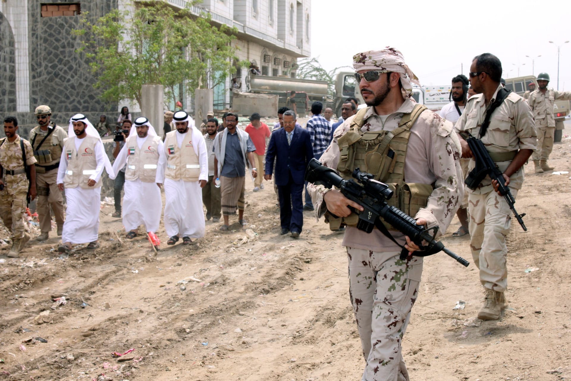 <p>An Emirati soldier escorts Yemen’s prime minister in the port city of Mukha.</p>
