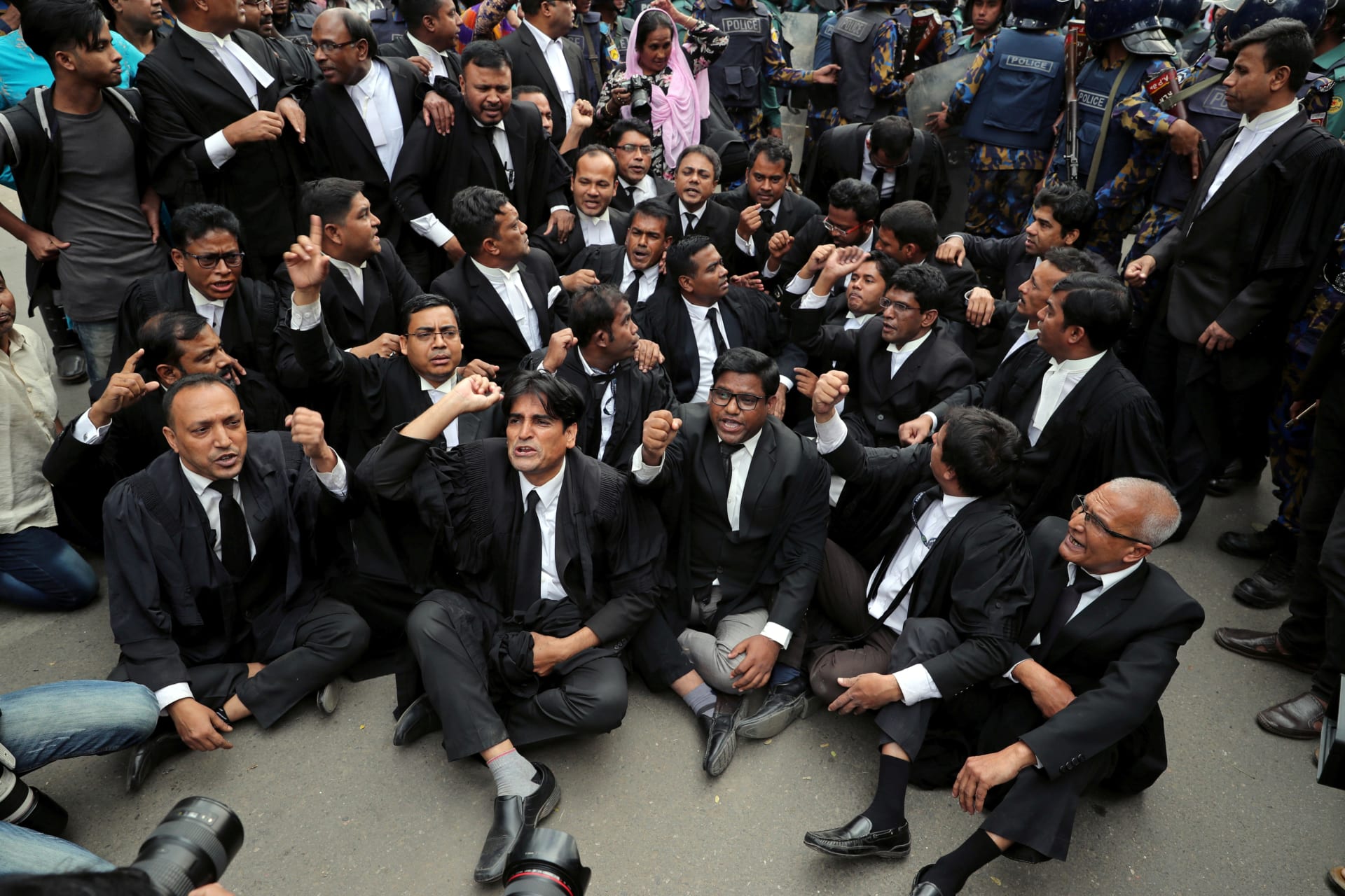 <p>Lawyers supporting the Bangladesh Nationalist Party (BNP) shout slogans as they sit on a street during a protest in Dhaka, Bangladesh February 8, 2018.</p>
