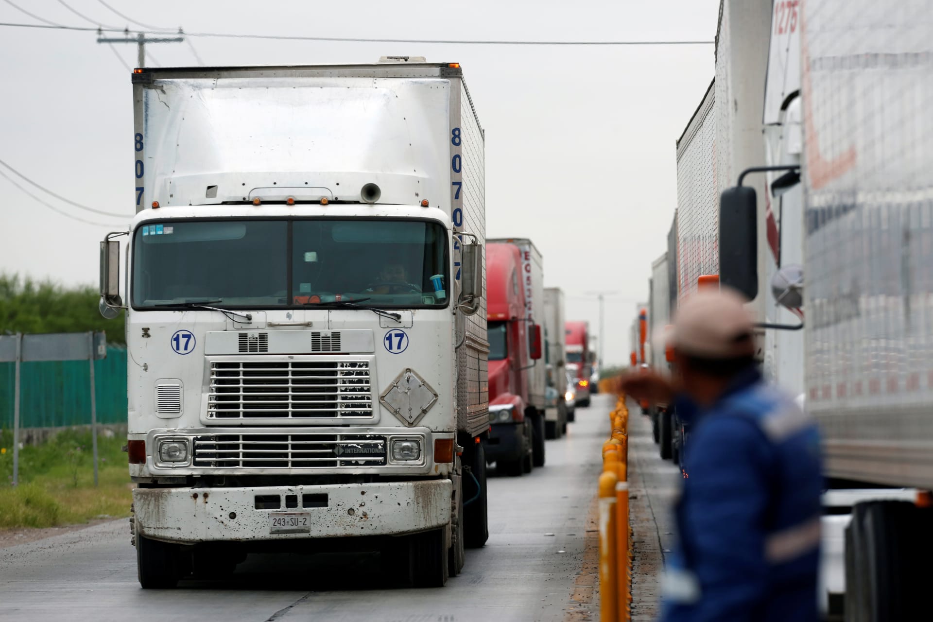 <p>Trucks wait in the queue for border customs control to cross into U.S. at the World Trade Bridge in Nuevo Laredo, Mexico April 5, 2018. </p>
