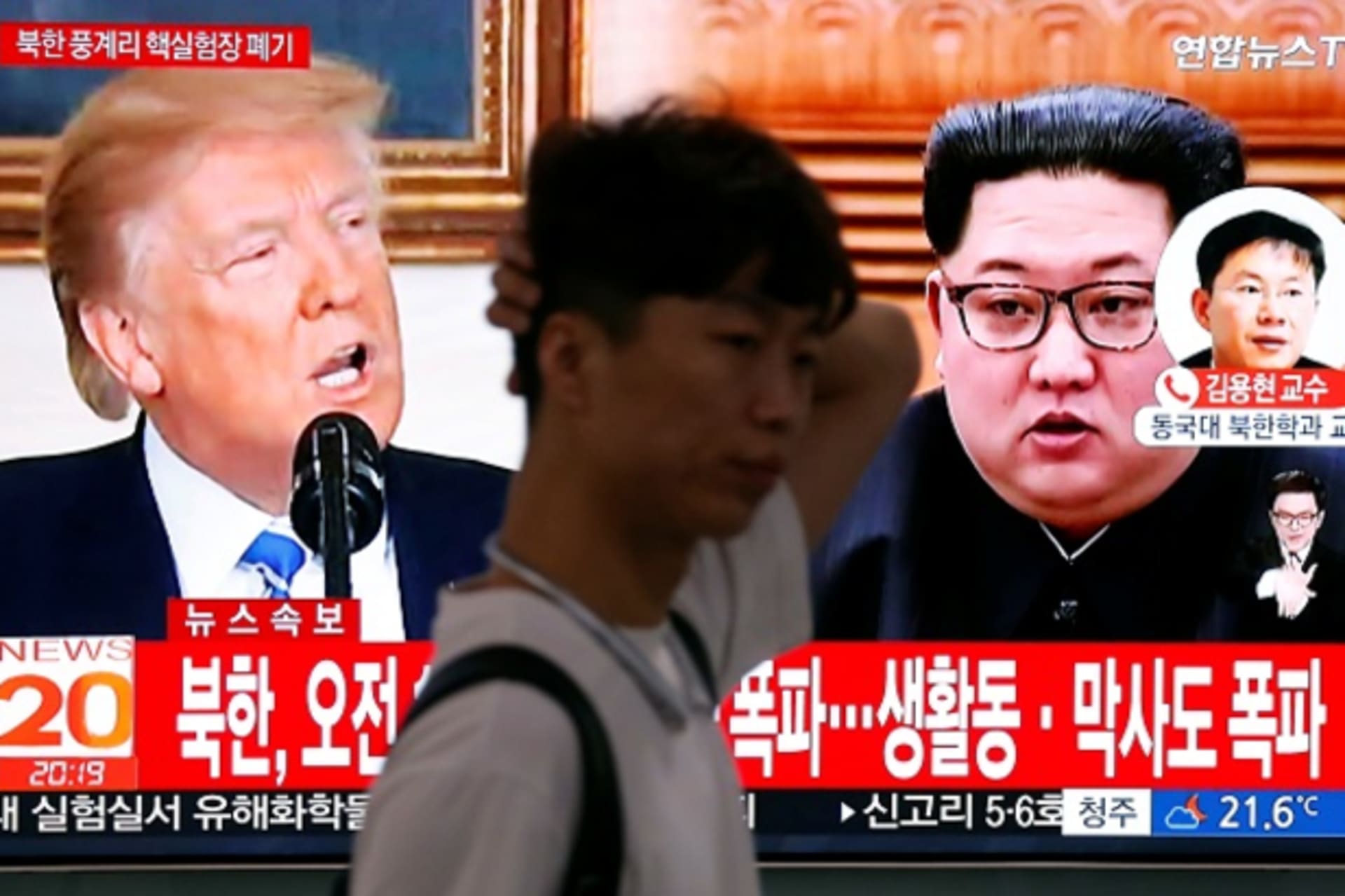 <p>A man walks past a TV broadcasting a news report on the dismantling of the Punggye-ri nuclear testing site, in Seoul, South Korea, May 24, 2018.</p>
