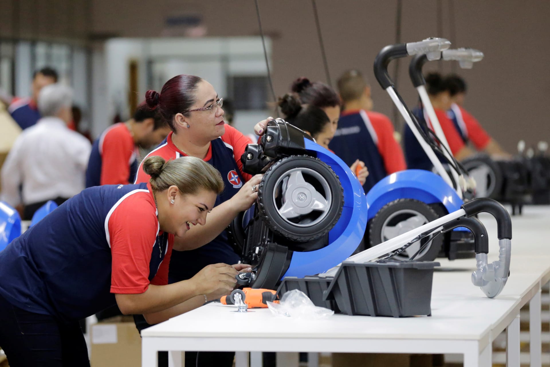 <p>Workers assemble riding toys of Brazilian toymaker Estrela at a factory in Hernandarias, Paraguay February 7, 2017. </p>
