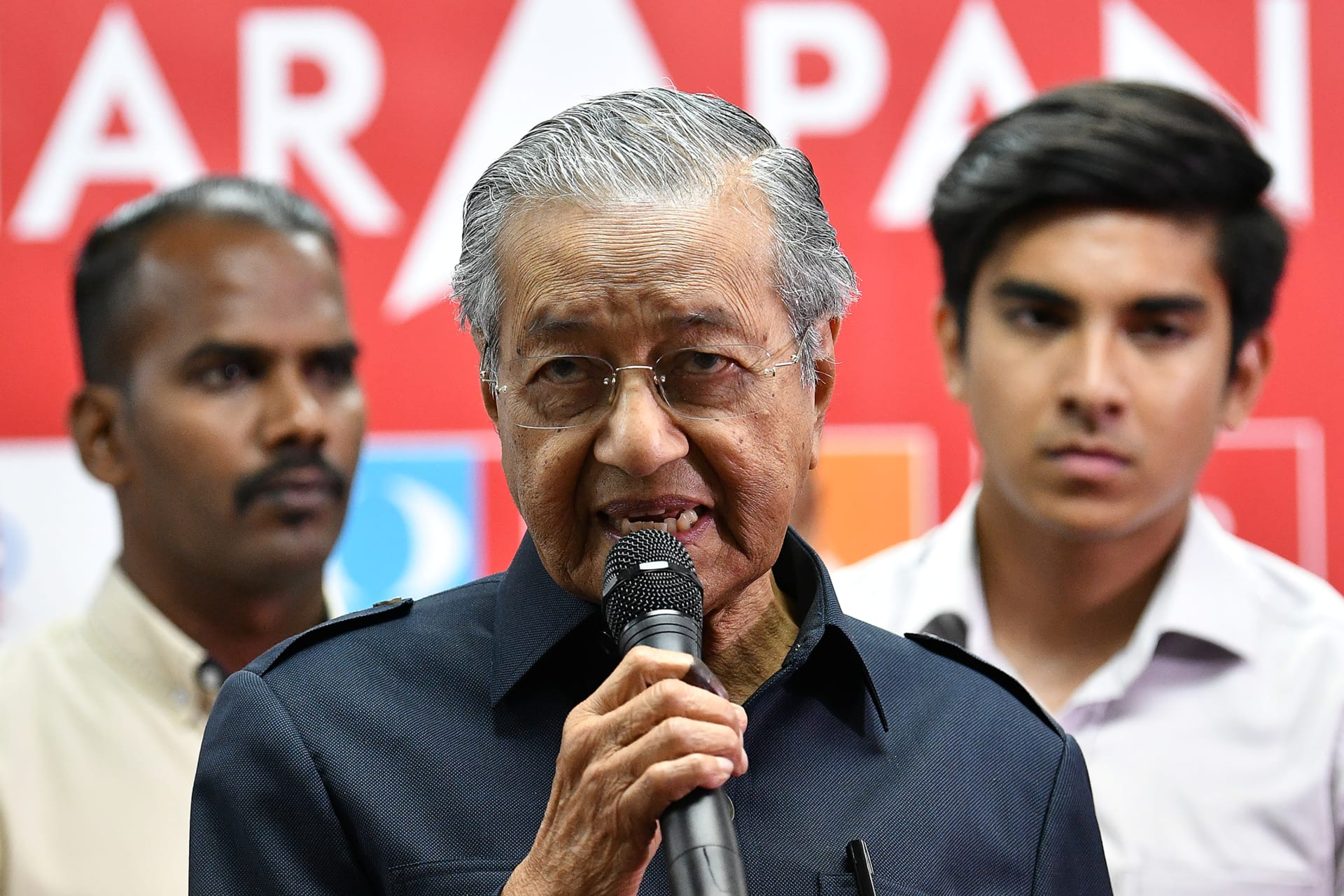 <p>Malaysia’s newly elected Prime Minister Mahathir Mohamad attends a news conference in Menara Yayasan Selangor, Pataling Jaya, Malaysia on May 12, 2018.</p>
