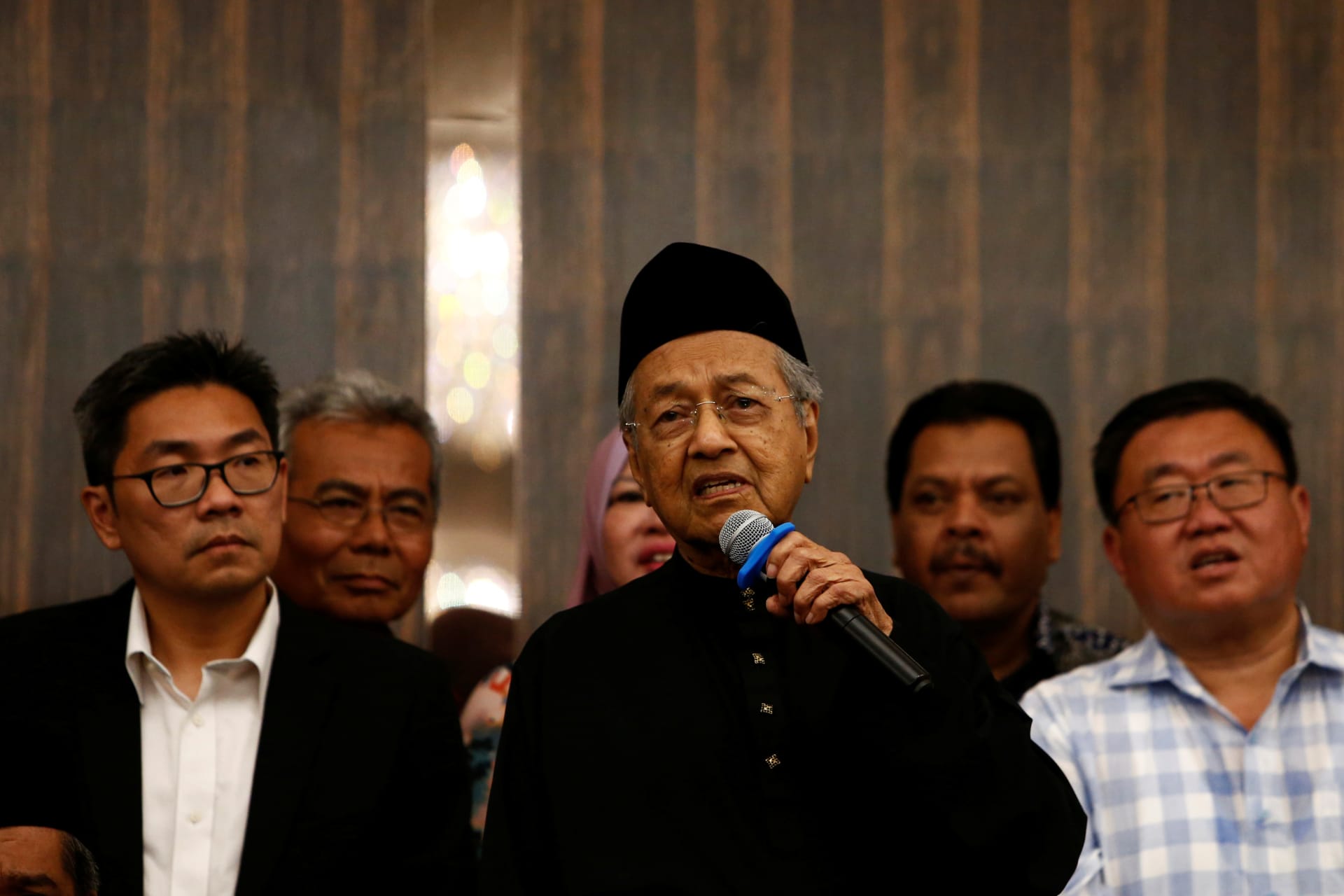 <p>Malaysia’s new Prime Minister Mahathir Mohamad speaks during a news conference in Kuala Lumpur, Malaysia on May 10, 2018.</p>
