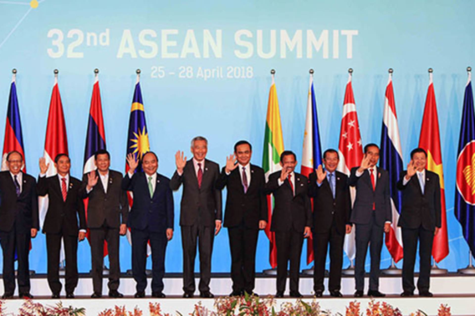 <p>ASEAN leaders take a group photo ahead of the opening ceremony of the 32nd ASEAN Summit in Singapore on April 28, 2018. </p>
