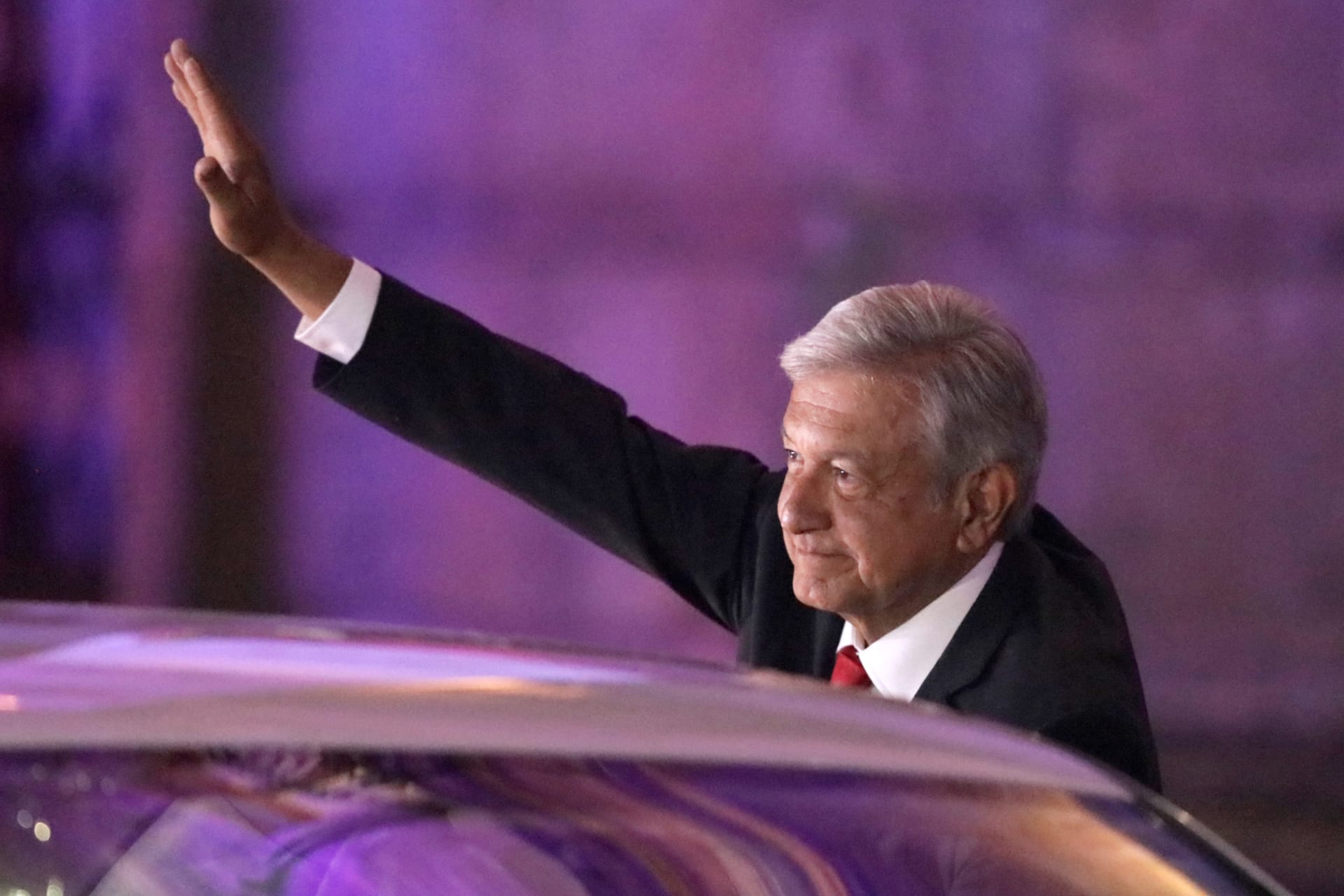 <p>Leftist front-runner Andres Manuel Lopez Obrador of the National Regeneration Movement (MORENA) gestures while leaving the Palacio de Mineria after the first presidential debate in Mexico City, Mexico April 22, 2018.</p>

