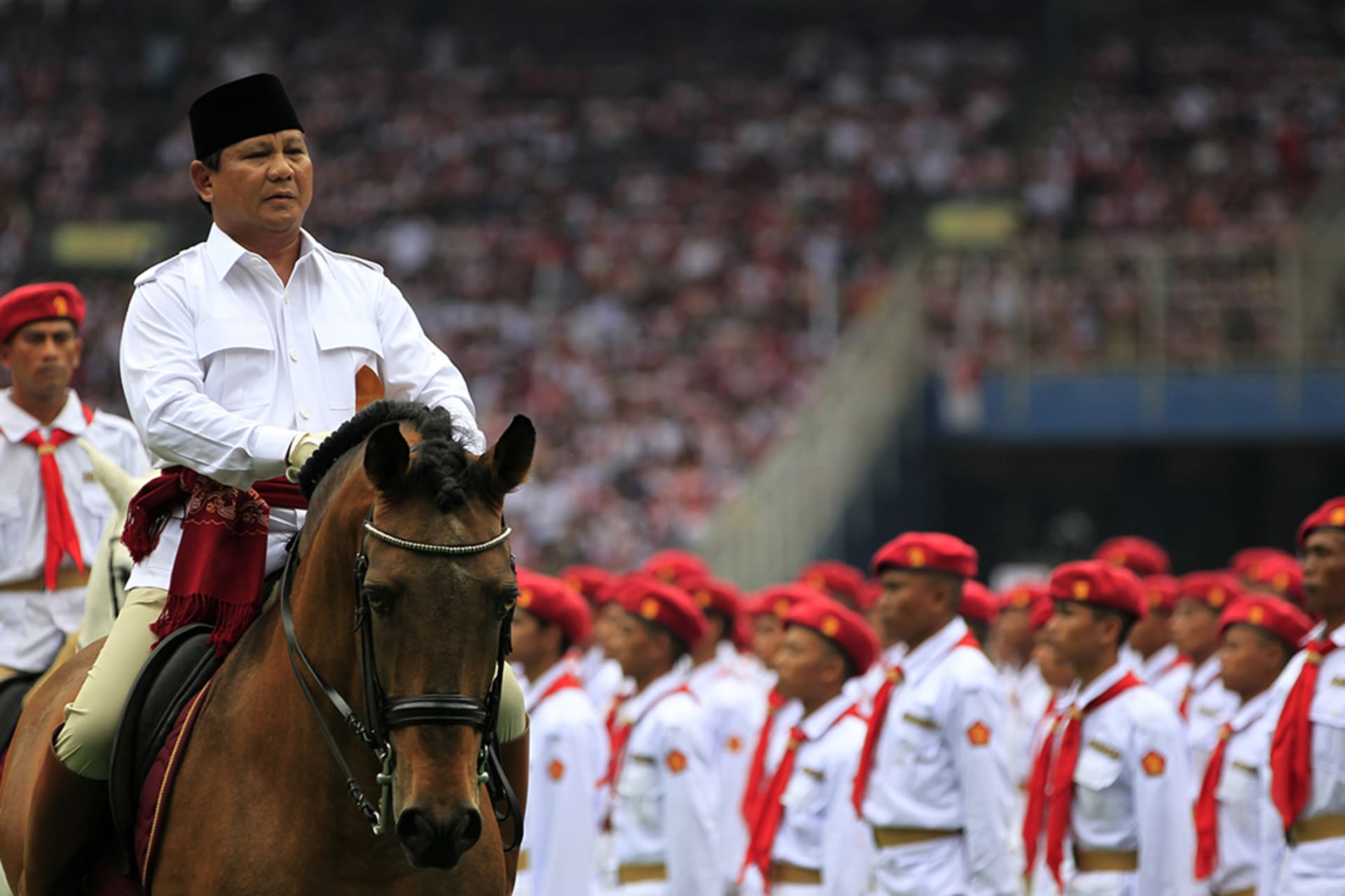 <p>Prabowo Subianto rides a horse during a Gerindra Party campaign rally at a stadium in Jakarta, Indonesia on March 23, 2014.</p>

