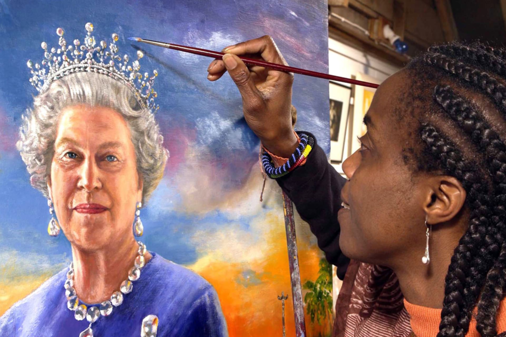 <p>Nigerian artist Chinwe Chukwuogo-Roy works on a portrait of Britain’s Queen Elizabeth II.</p>
