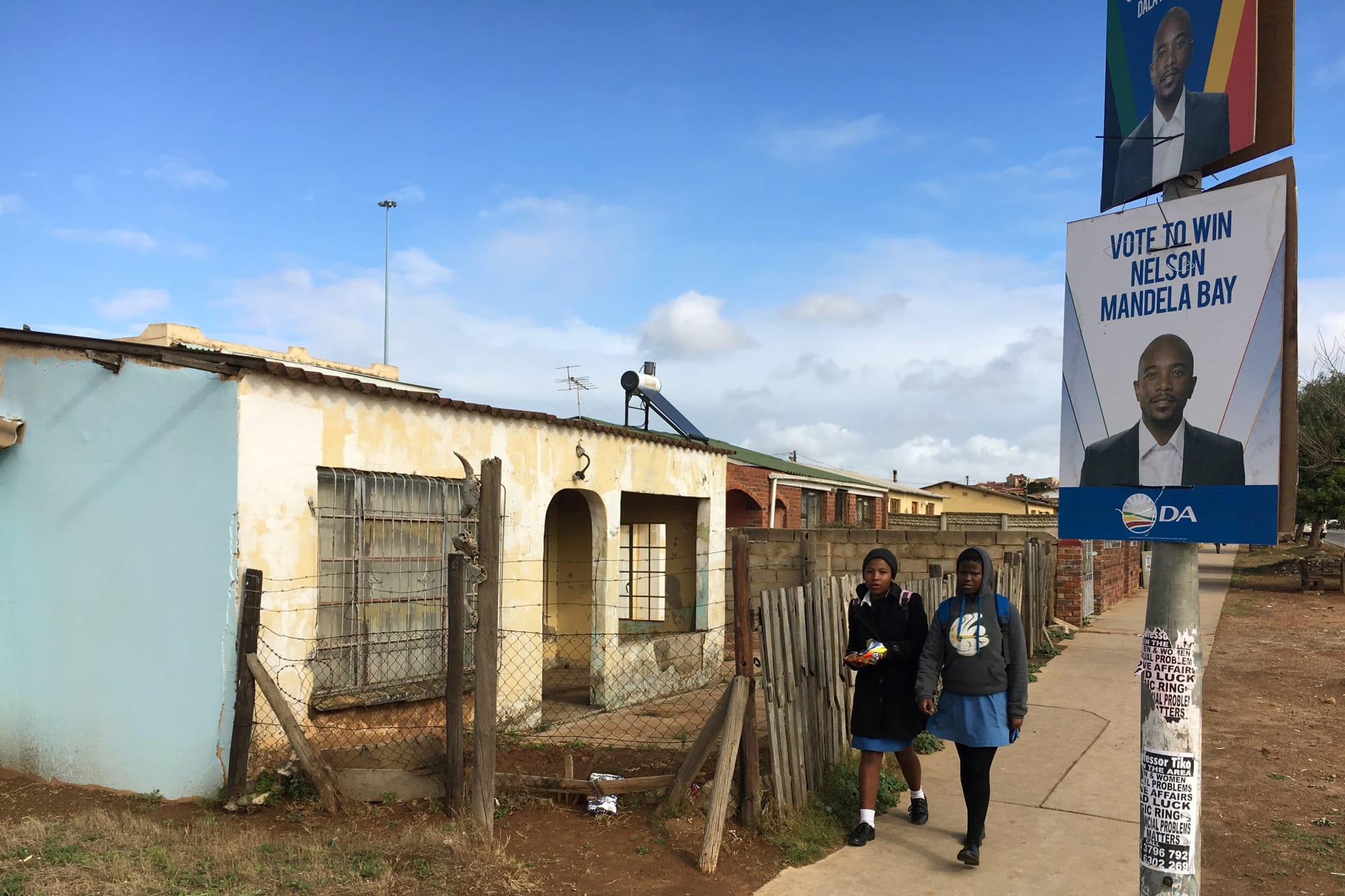 <p>Schoolgirls walk past election posters for the opposition Democratic Alliance (DA) in Port Elizabeth, South Africa, ahead of local government elections, July 29, 2016. Picture taken July 29, 2016.</p>

