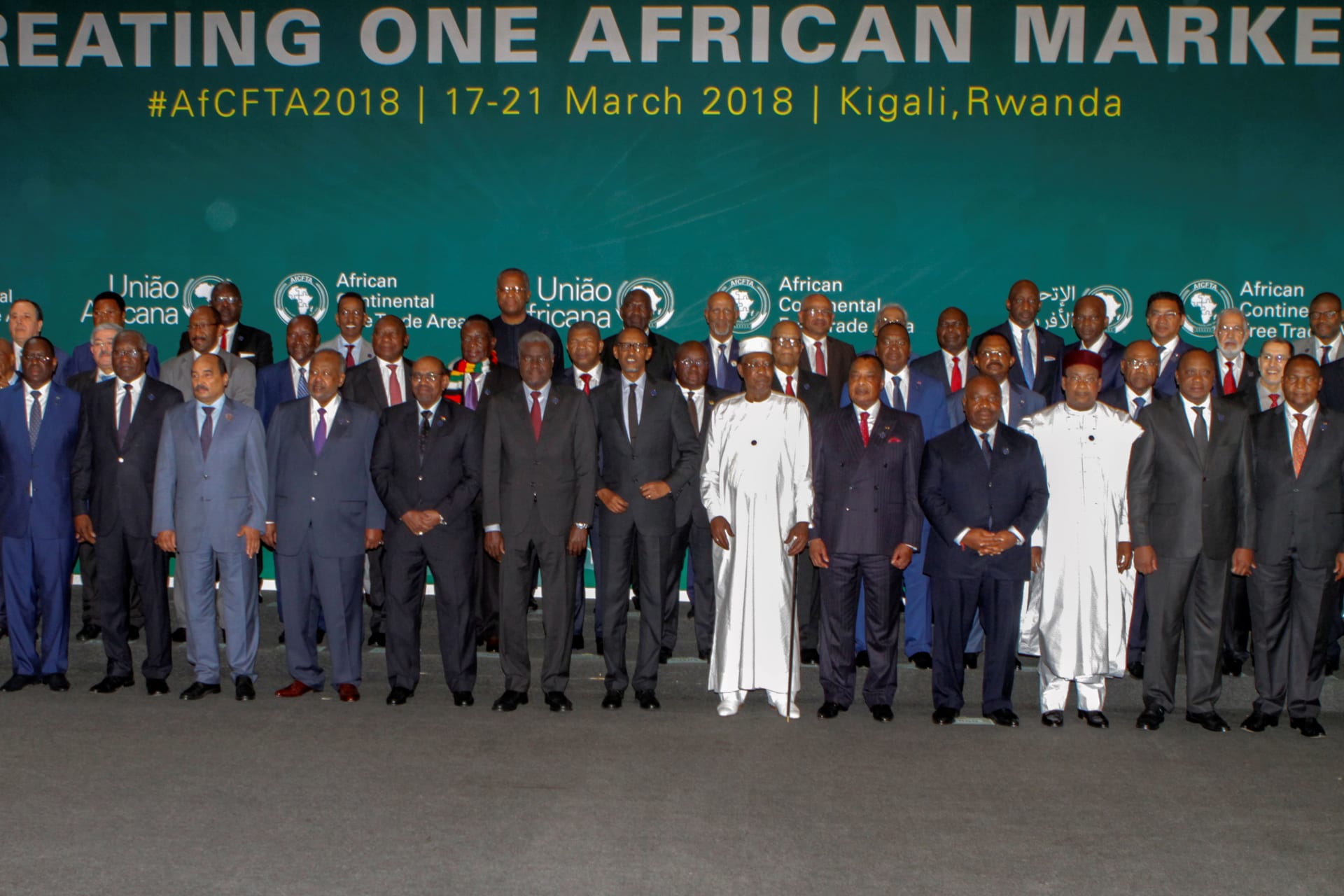 <p>African leaders pose for a group photograph as they meet to sign a free trade deal that would create a liberalized market for goods and services across the continent, in Kigali, Rwanda, March 21, 2018. </p>
