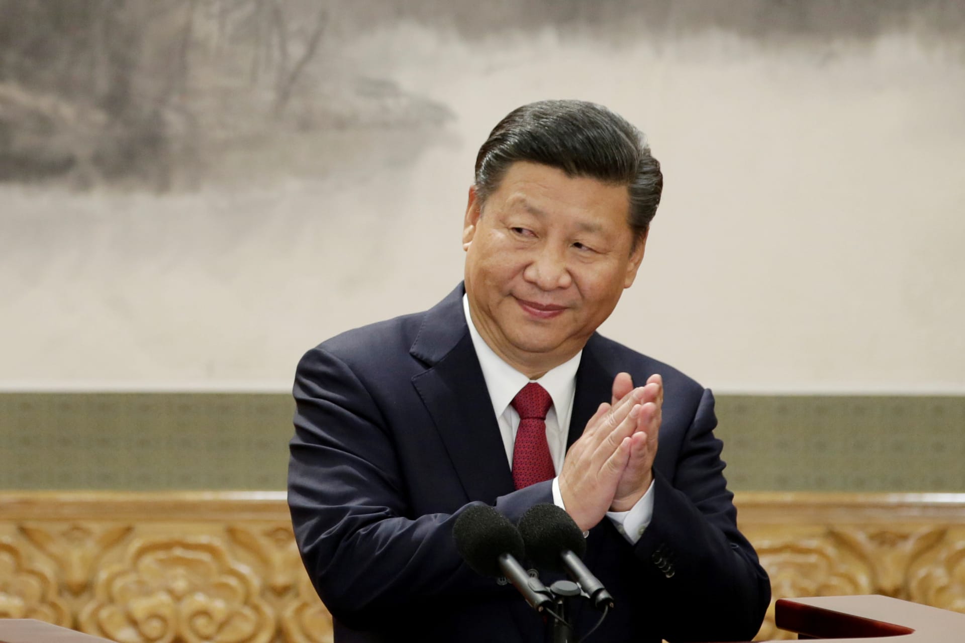 <p>China’s President Xi Jinping claps after his speech as he and other new Politburo Standing Committee members meet with the press at the Great Hall of the People in Beijing, China October 25, 2017. </p>
