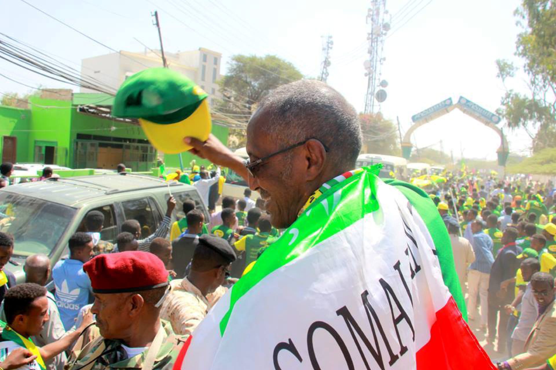 <p>Somaliland’s ruling party candidate and newly elected president Musa Bihi Abdi greets his supporters during an election campaign in the city of Hargeisa in Somaliland November 9, 2017. Picture taken November 9, 2017. </p>
