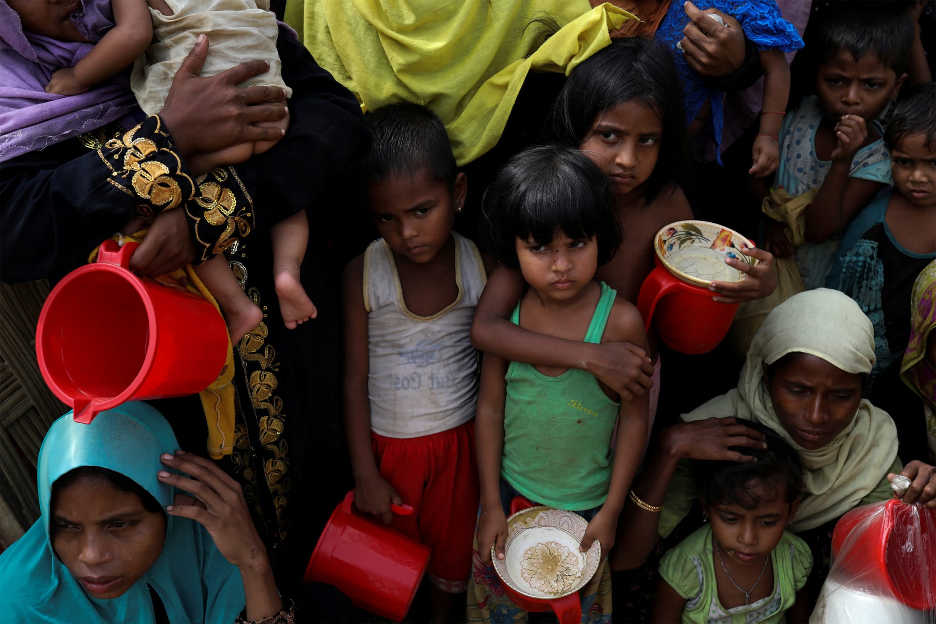 <p>Rohingya women and children wait to get distributed meals at Moynarghona refugee settlement near Cox’s Bazar, Bangladesh, November 24, 2017.</p>
