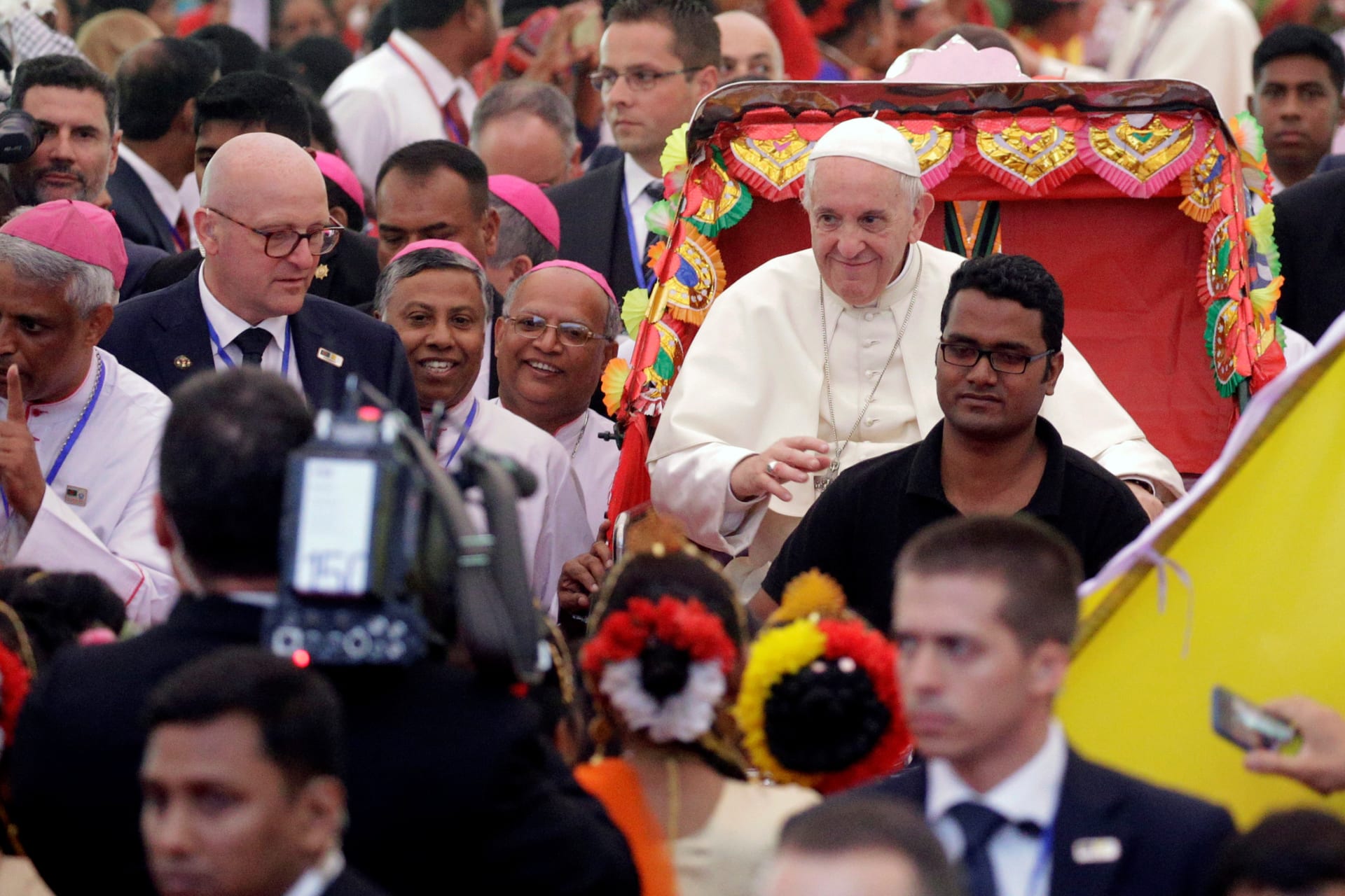 <p>Pope Francis rides a rickshaw as he visits St. Mary’s Cathedral in Dhaka, Bangladesh, December 1, 2017.</p>
