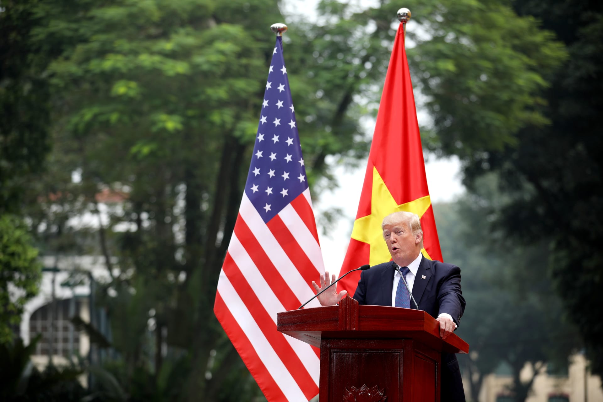 <p>US President Donald J. Trump speaks during a press conference at the Presidential Palace in Hanoi, Vietnam, on 12 November 2017. </p>