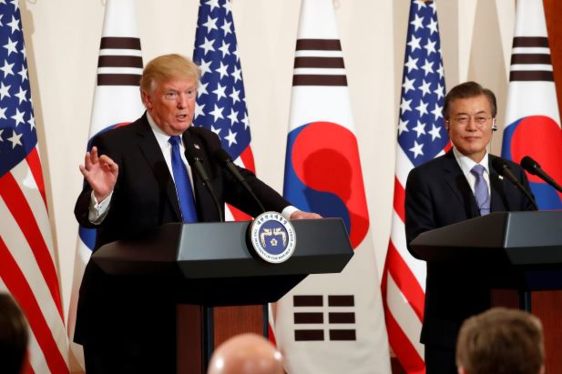 <p>U.S. President Donald Trump and South Korea’s President Moon Jae-in hold a news conference at South Korea’s presidential Blue House in Seoul, South Korea, November 7, 2017. </p>
