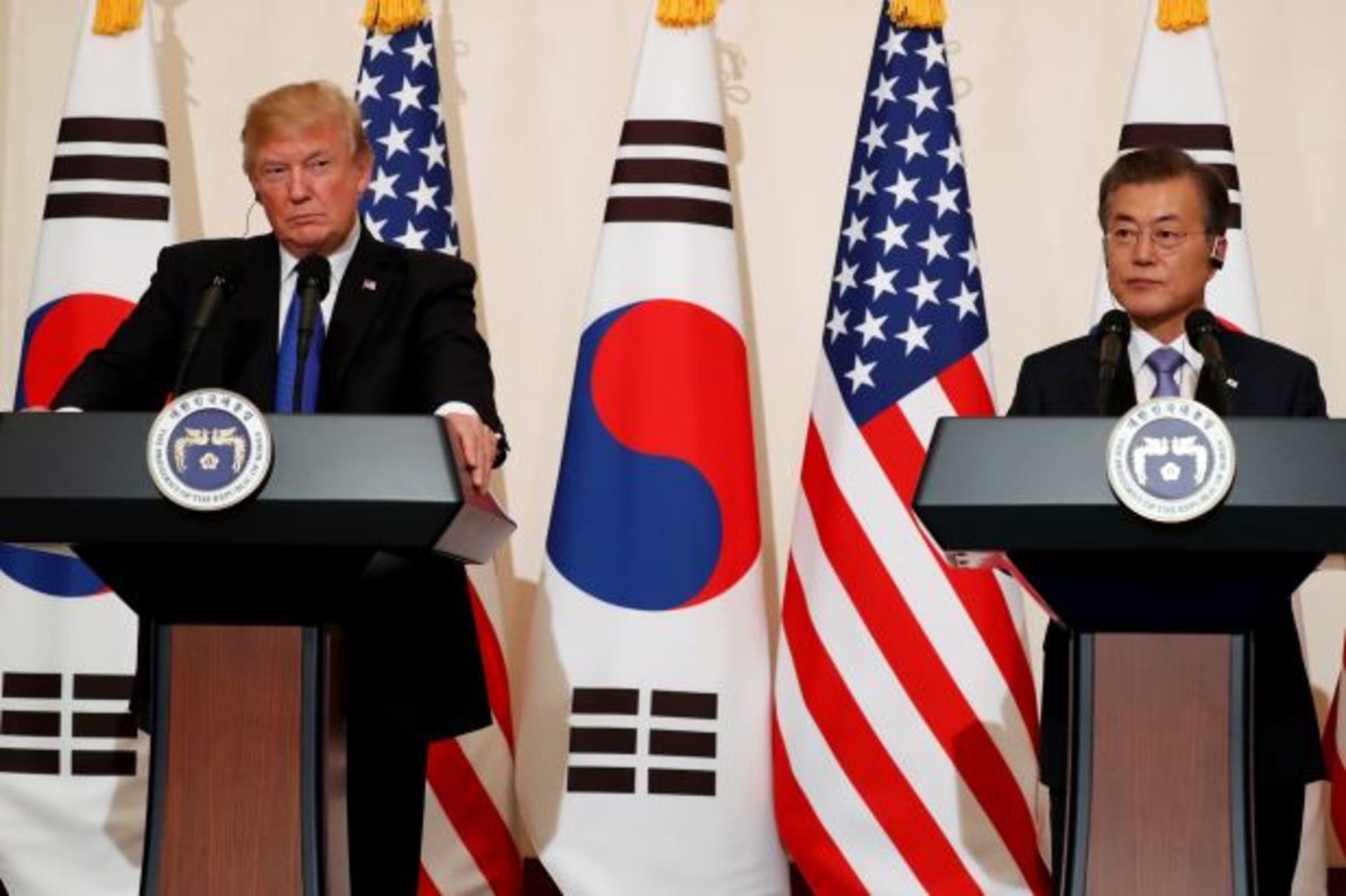 <p>U.S. President Donald Trump and South Korea’s President Moon Jae-in hold a joint news conference at the Blue House in Seoul, South Korea November 7, 2017.</p>