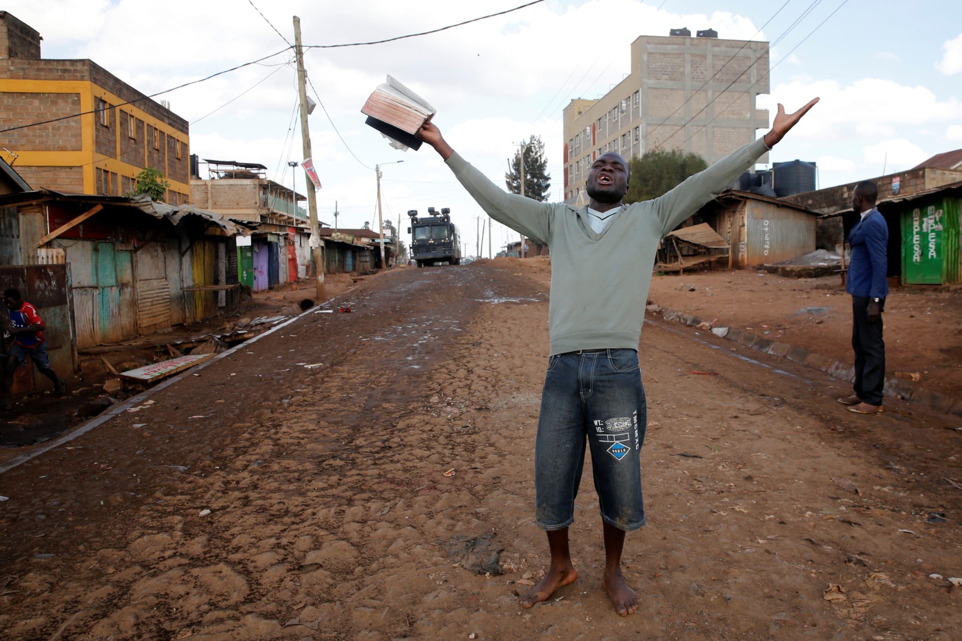 <p>A protester shouts as a police vehicle approaches barricades in Kawangware slums in Nairobi, Kenya, the day after elections on October 27, 2017. Voting in a number of counties has been postponed due to violence and other disruptions.</p>
