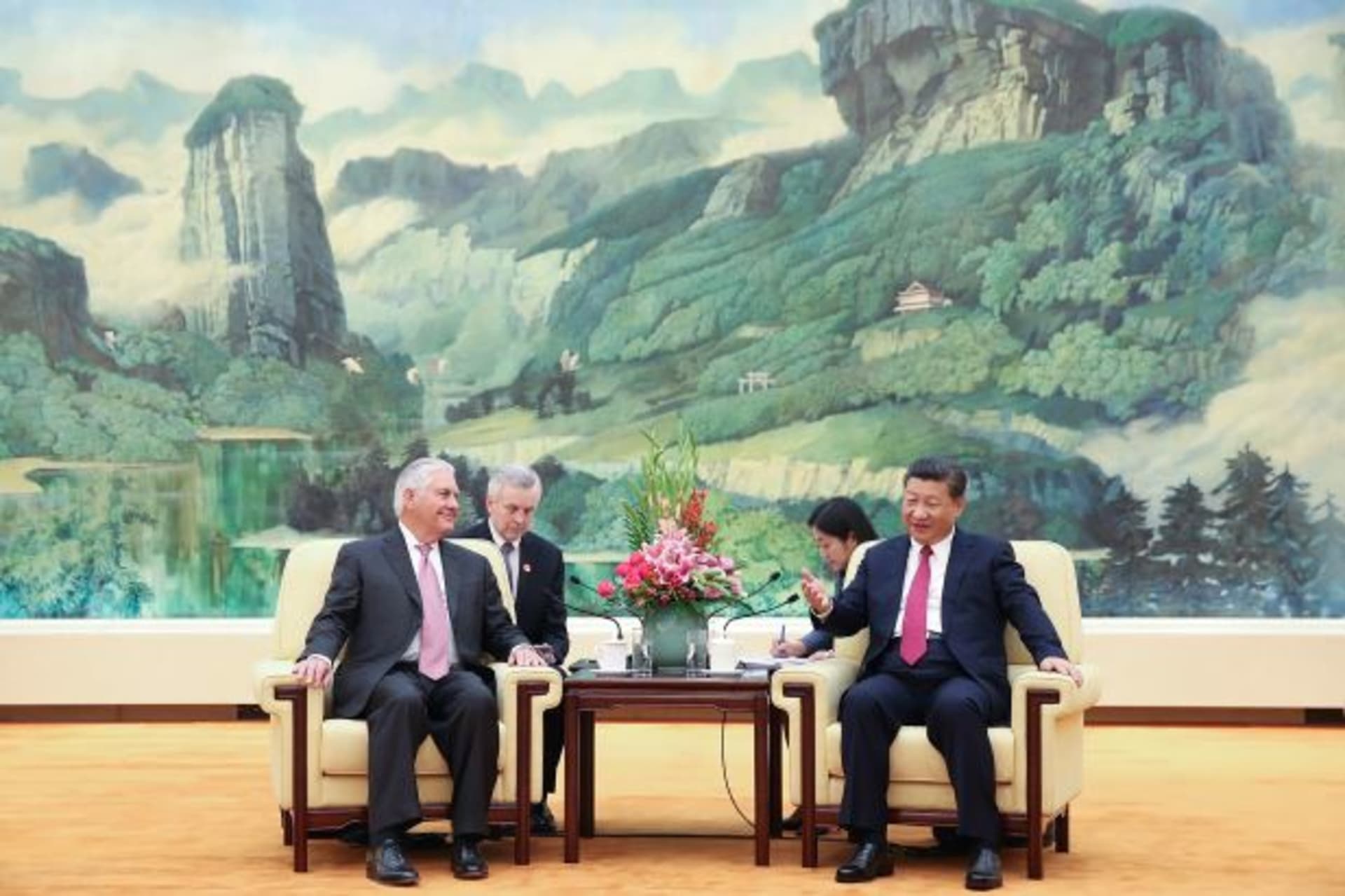 <p>U.S. Secretary of State Rex Tillerson (L) meets with Chinese President Xi Jinping (R) at the Great Hall of the People in Beijing, China September 30, 2017.</p>
