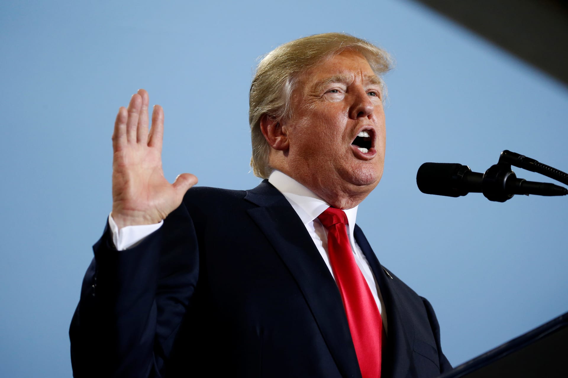 <p>U.S. President Donald Trump speaks about tax reform in Harrisburg, Pennsylvania, on October 11, 2017.</p>
