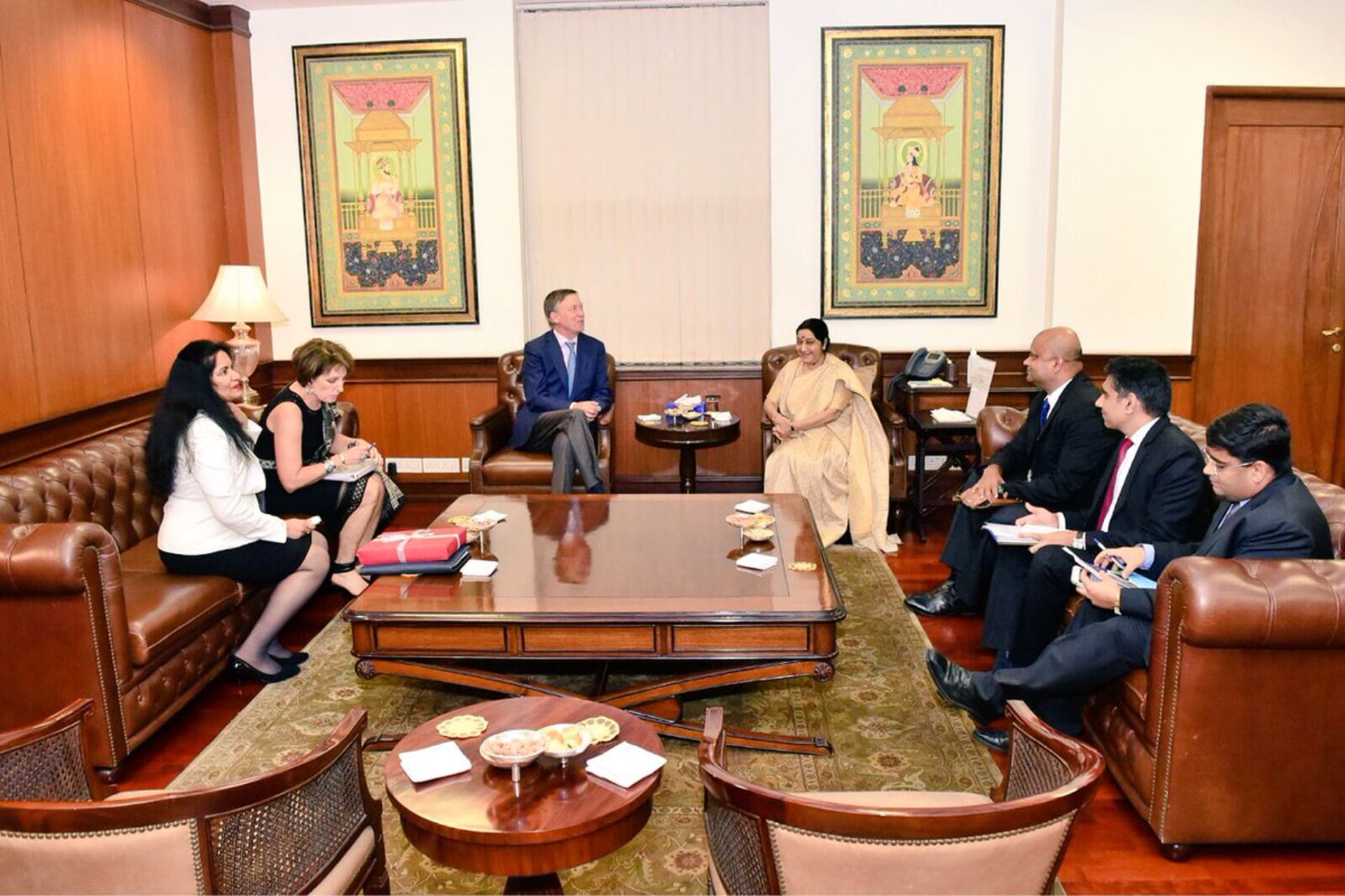<p>Colorado Governor John Hickenlooper meets with Indian External Affairs Minister Sushma Swaraj in New Delhi, October 9, 2017.</p>
