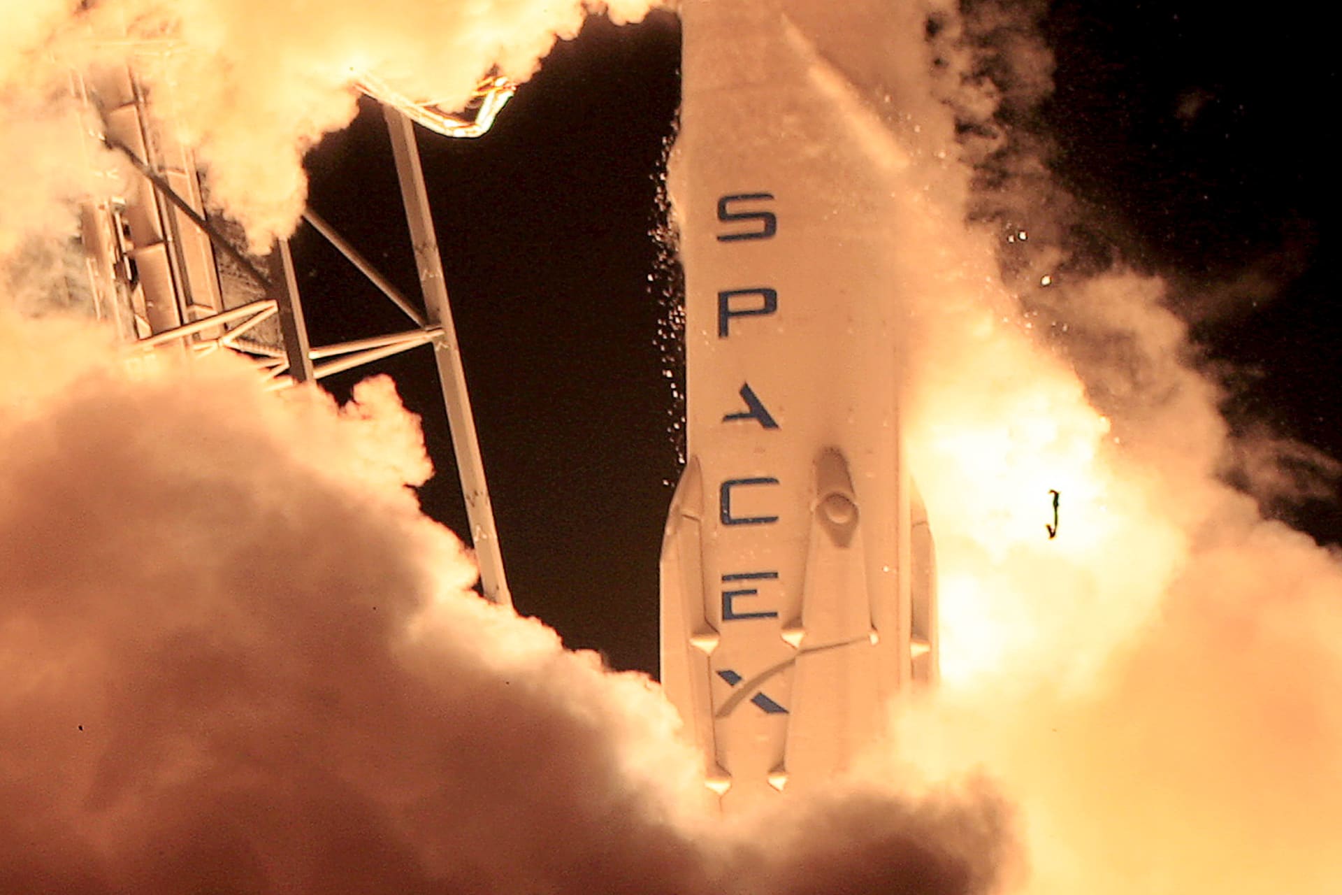 <p>A remodeled SpaceX Falcon 9 rocket lifts off carrying satellites owned by Orbcomm, a New Jersey-based communications company, at the Cape Canaveral Air Force Station in Cape Canaveral, Florida, on December 21, 2015.</p>
