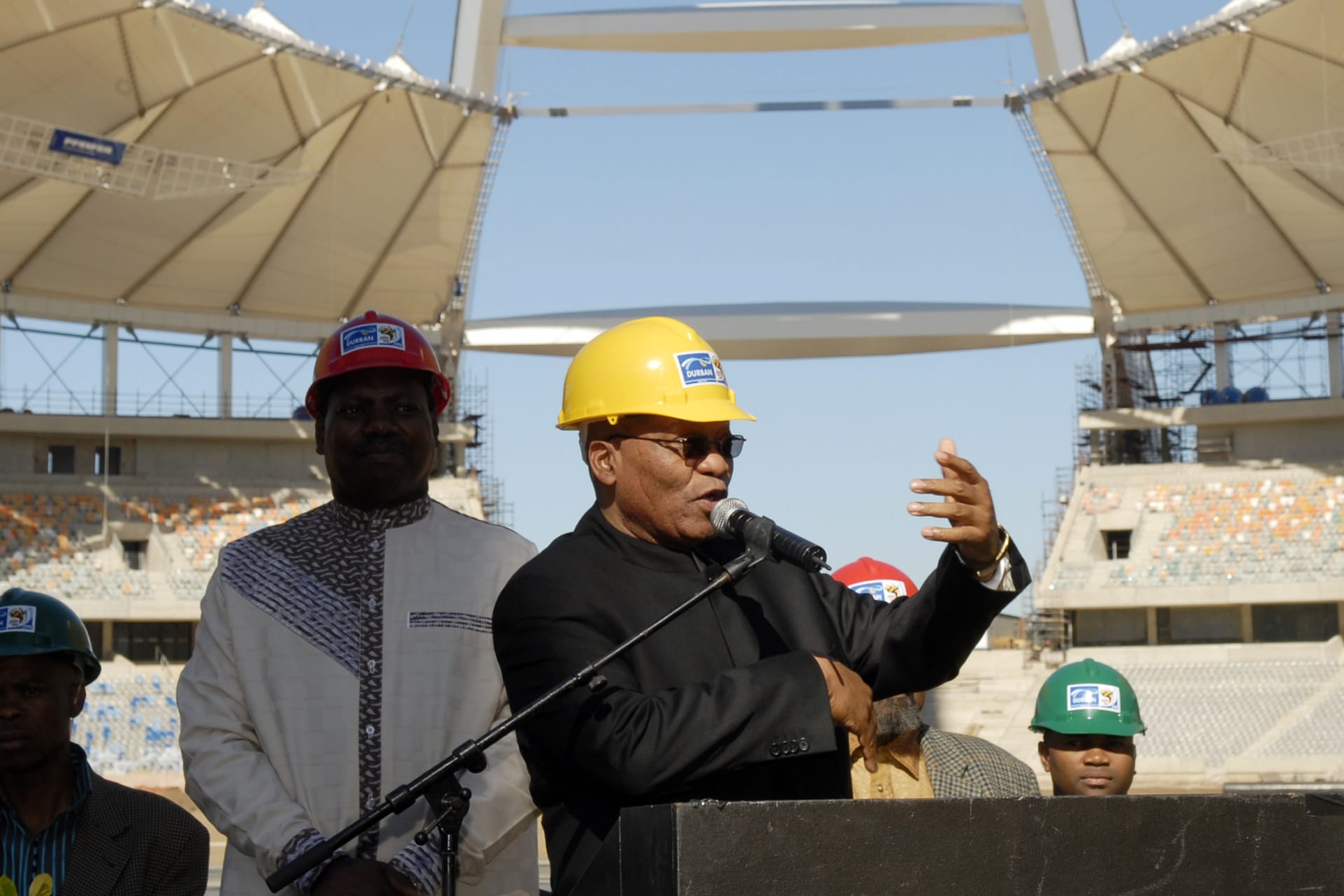 <p>Zweli Mkhize (L) recently signaled that he was putting his hat in the ring for the ANC leadership position, set to be decided in December. He is seen as an alternative to his two polarizing but well-known rivals. In Durbin, South Africa, July 25, 2009.</p>
