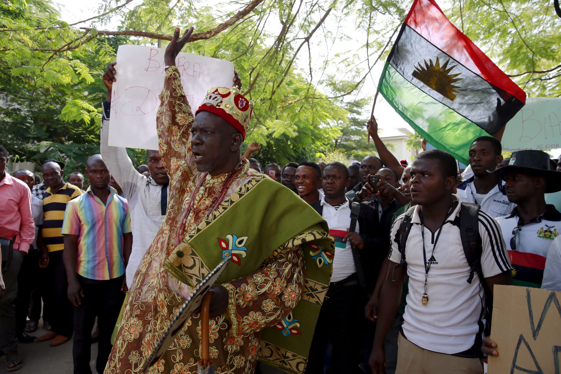 <p>Traditional ruler Prince Ozo Onna and supporters of Indigenous People of Biafra (IPOB) before IPOB leader Nnamdi Kanu appears in court in Abuja, Nigeria, December 1, 2015.</p>
