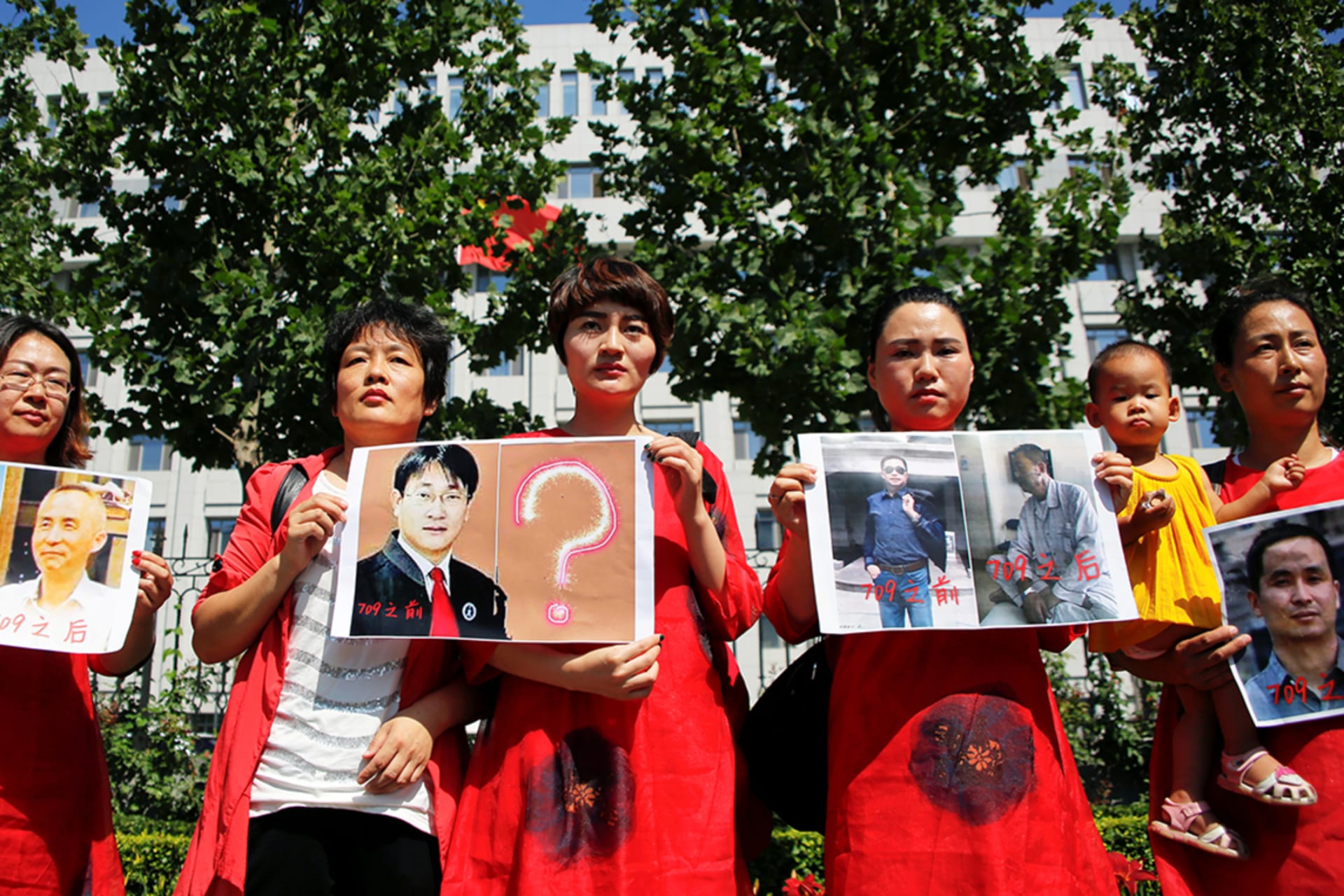 <p>Relatives of detained rights lawyers and activists protest in front of the Supreme People’s Procuratorate in Beijing, July 7, 2017. </p>
