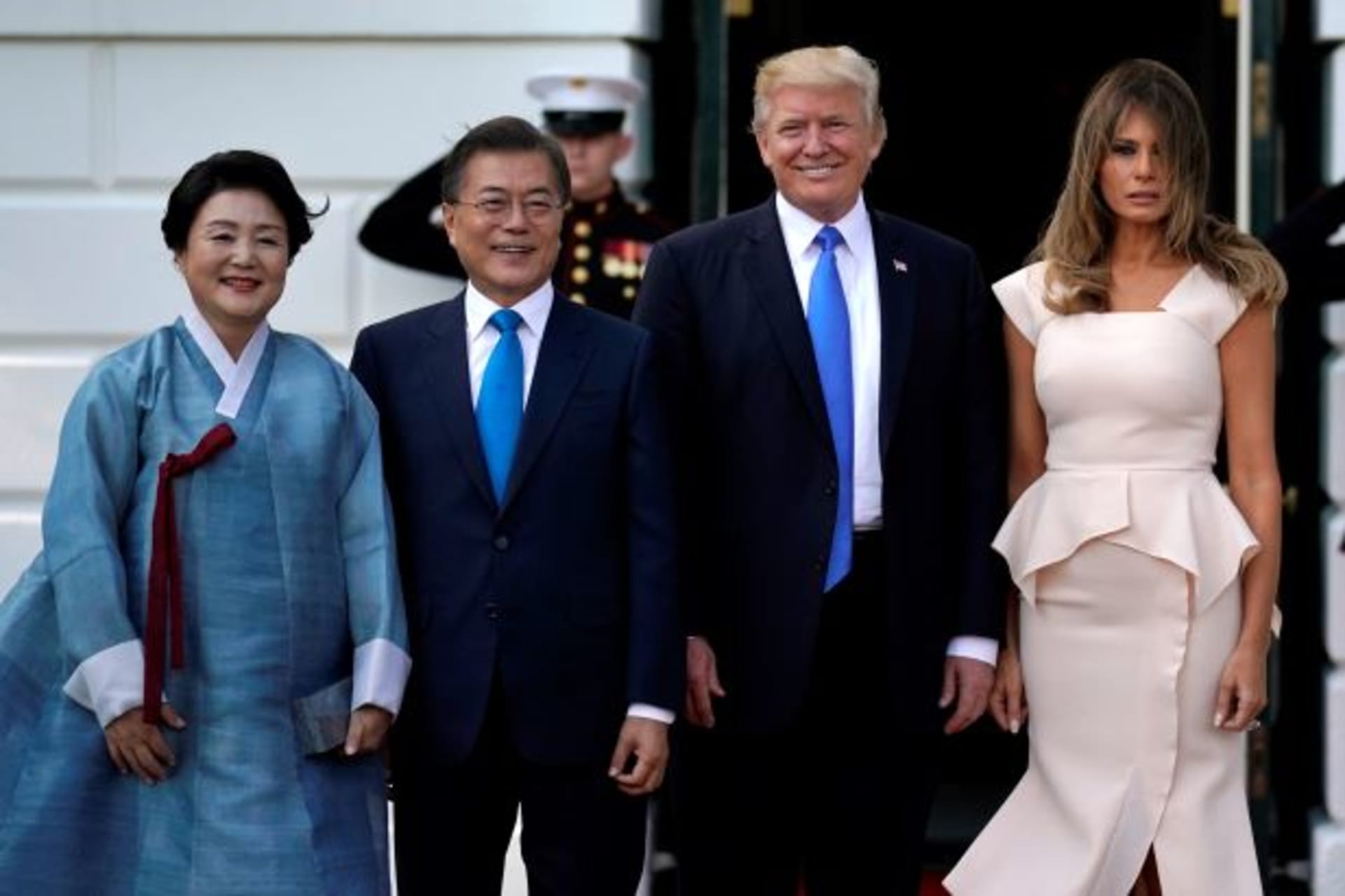 <p>U.S. President Donald Trump and first lady Melania Trump welcome South Korean President Moon Jae-in and his wife Kim Jeong-sook to the White House in Washington, U.S., June 29, 2017. </p>