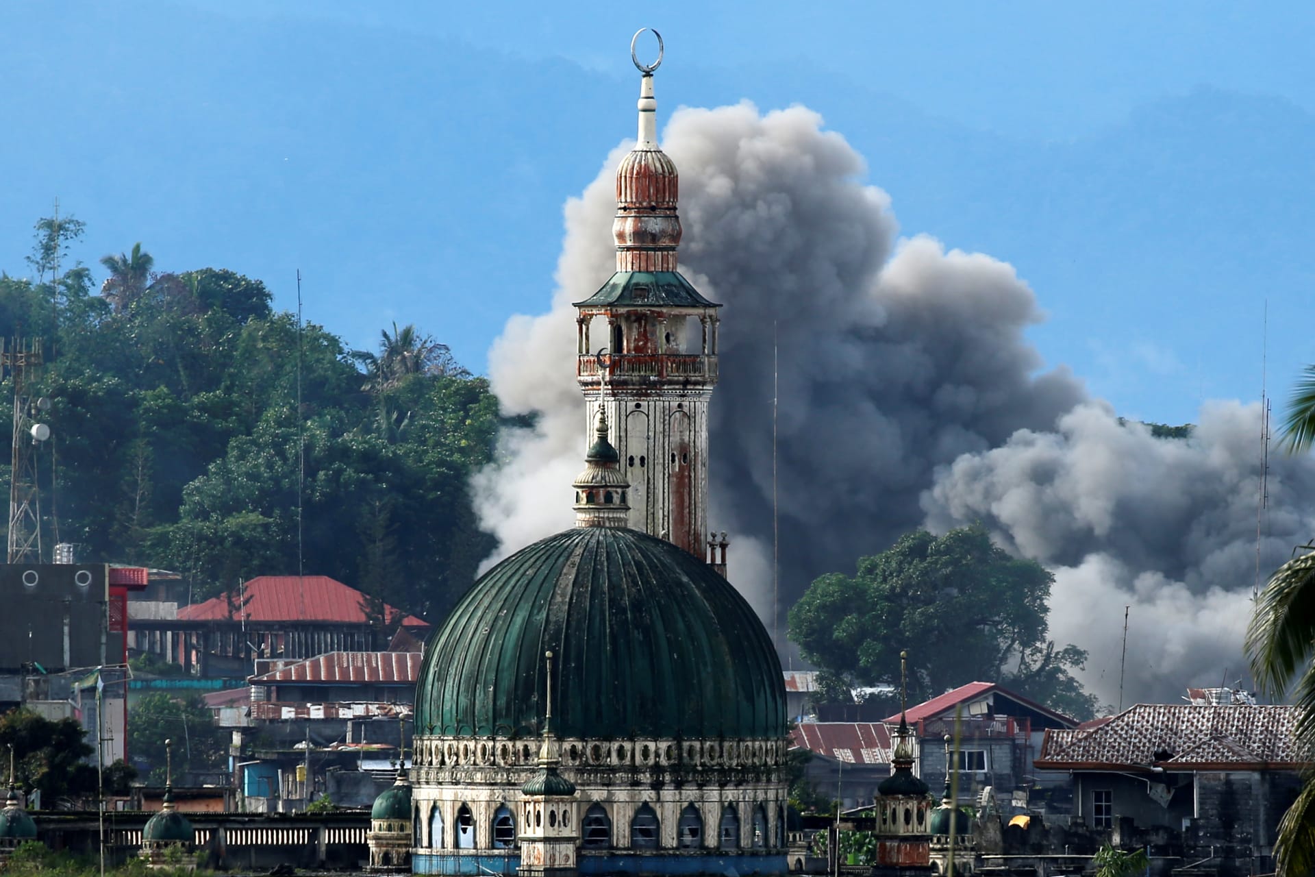<p>An explosion is seen following a Philippine Army airstrike as government troops continue their assault against insurgents from the Maute group in Marawi city, Philippines on June 29, 2017. </p>
