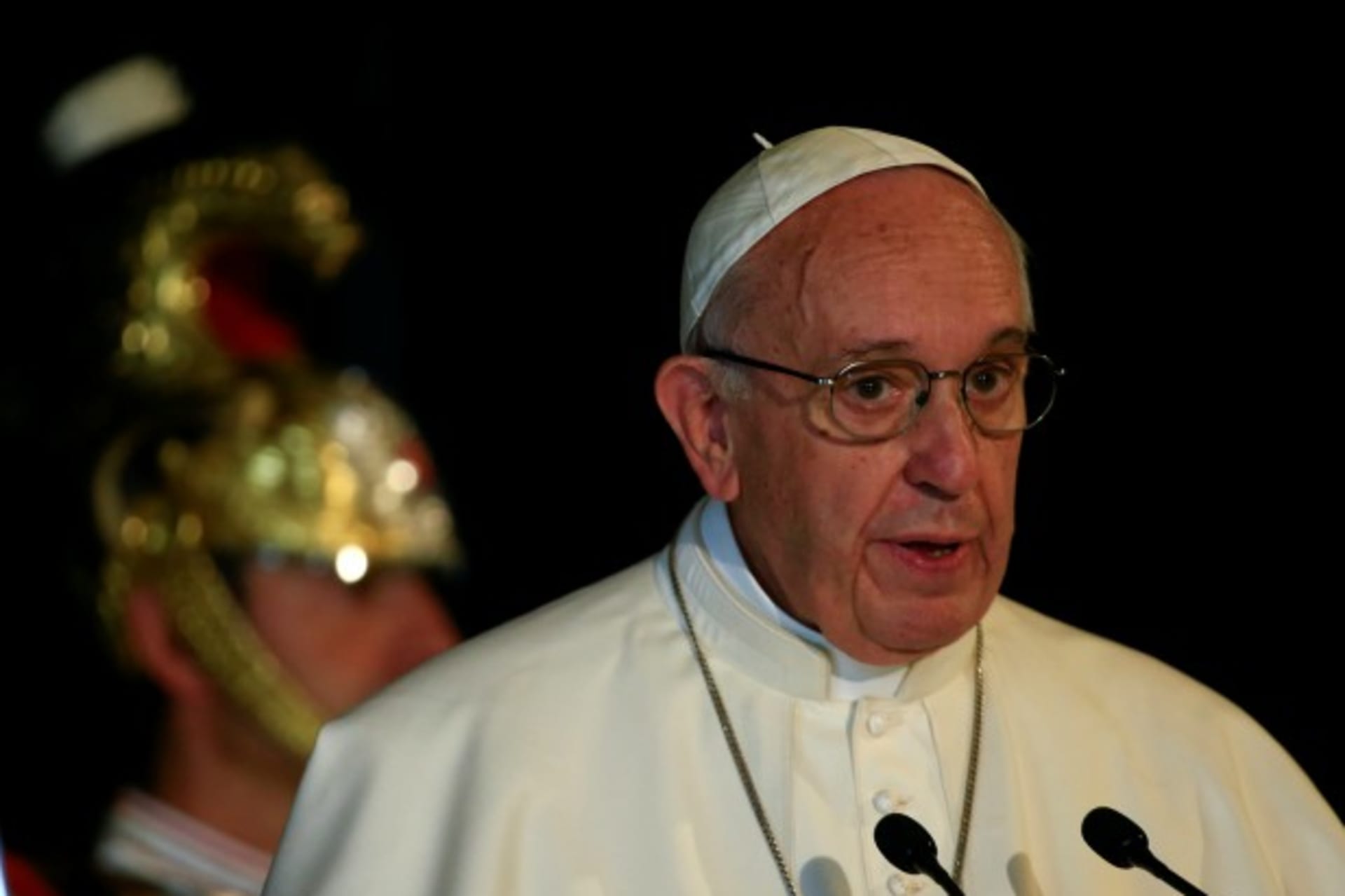 <p>Pope Francis talks during an official visit at the Quirinal Palace in Rome, Italy June 10, 2017. </p>
