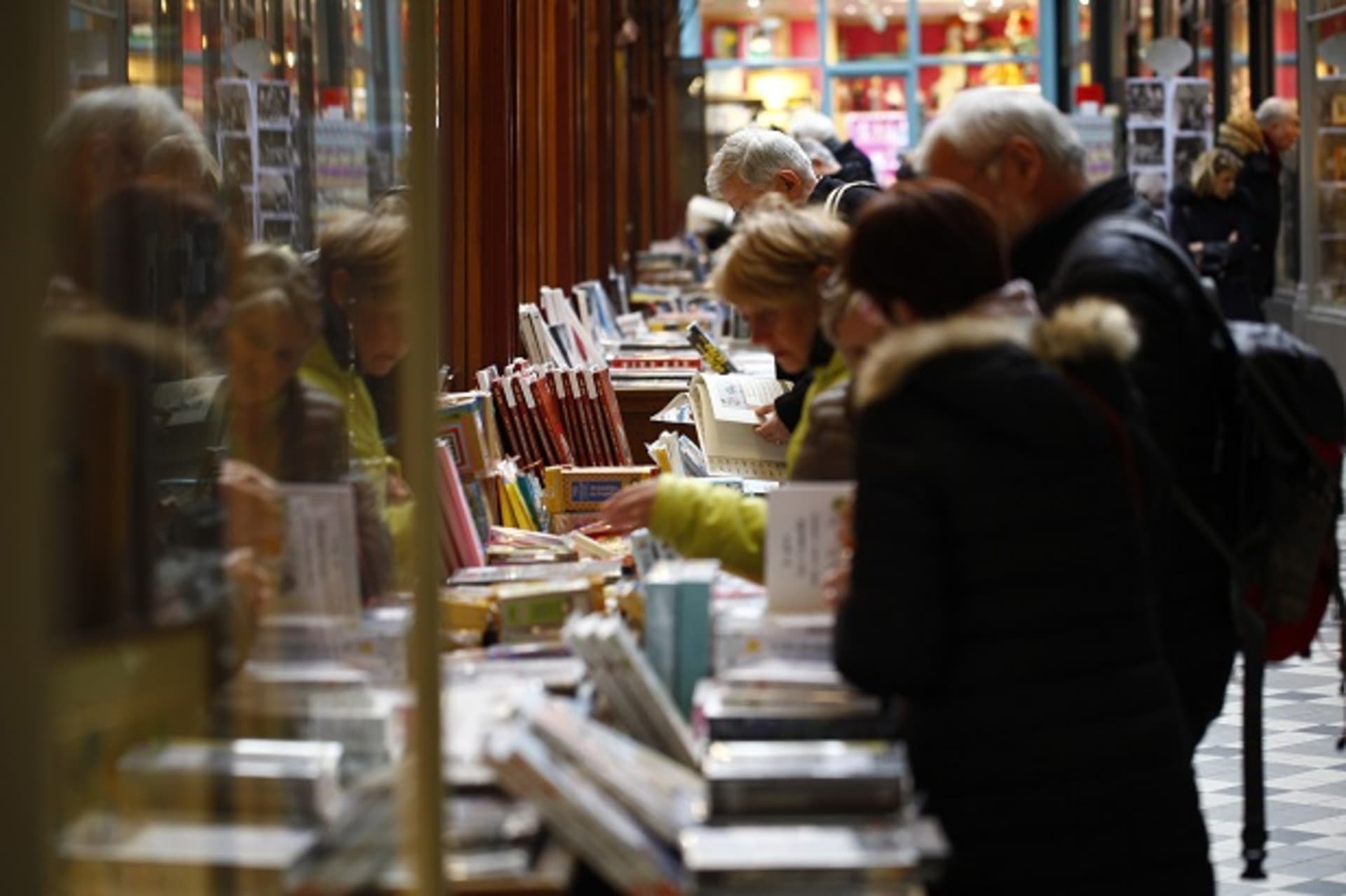 <p>Shoppers peruse books in the Passage Jouffroy in Paris</p>
