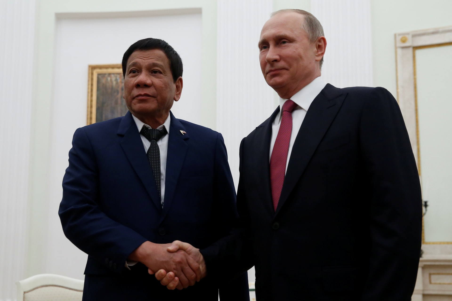 <p>Russian President Vladimir Putin shakes hands with Philippine President Rodrigo Duterte during their meeting at the Kremlin in Moscow, Russia, on May 23, 2017.</p>
