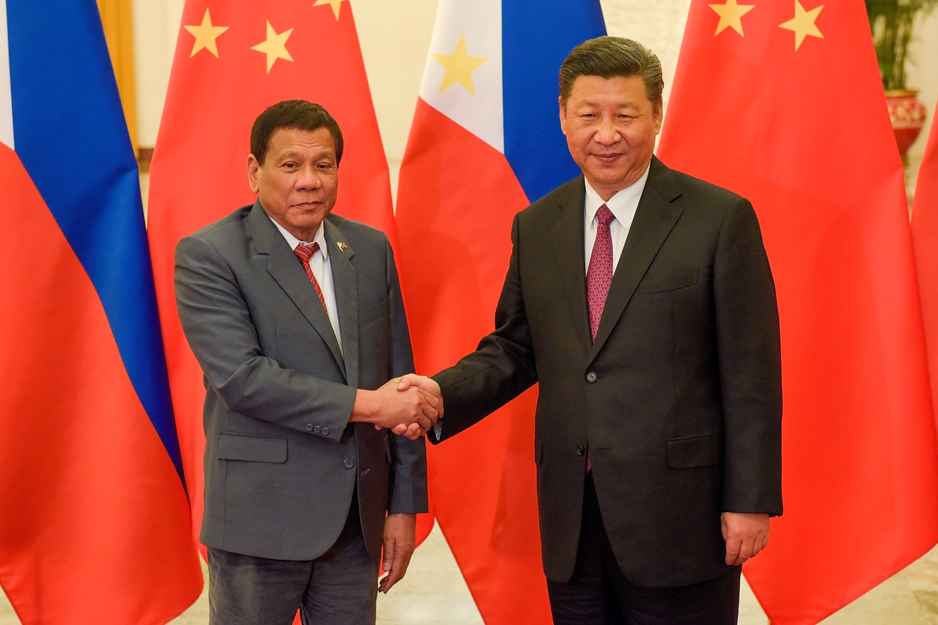 <p>Chinese President Xi Jinping (R) shakes hands with Philippines President Rodrigo Duterte prior to their bilateral meeting during the Belt and Road Forum, at the Great Hall of the People in Beijing, China May 15, 2017. </p>
