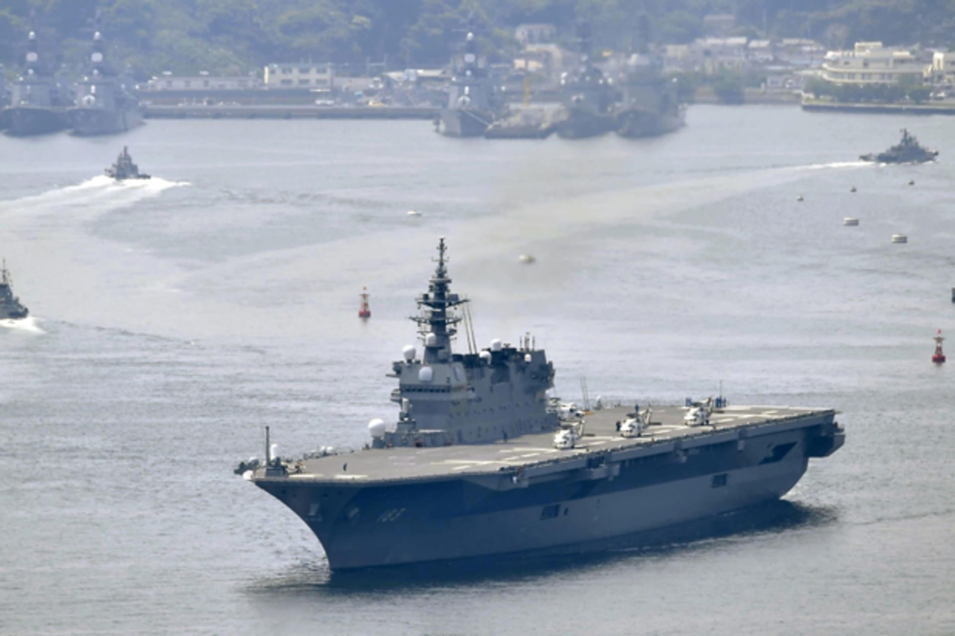 <p>Japan’s Maritime Self-defense Force helicopter carrier Izumo leaves Yokosuka base (background) in Kanagawa Prefecture, southwest of Tokyo in this photo taken by Kyodo on May 1, 2017. </p>
