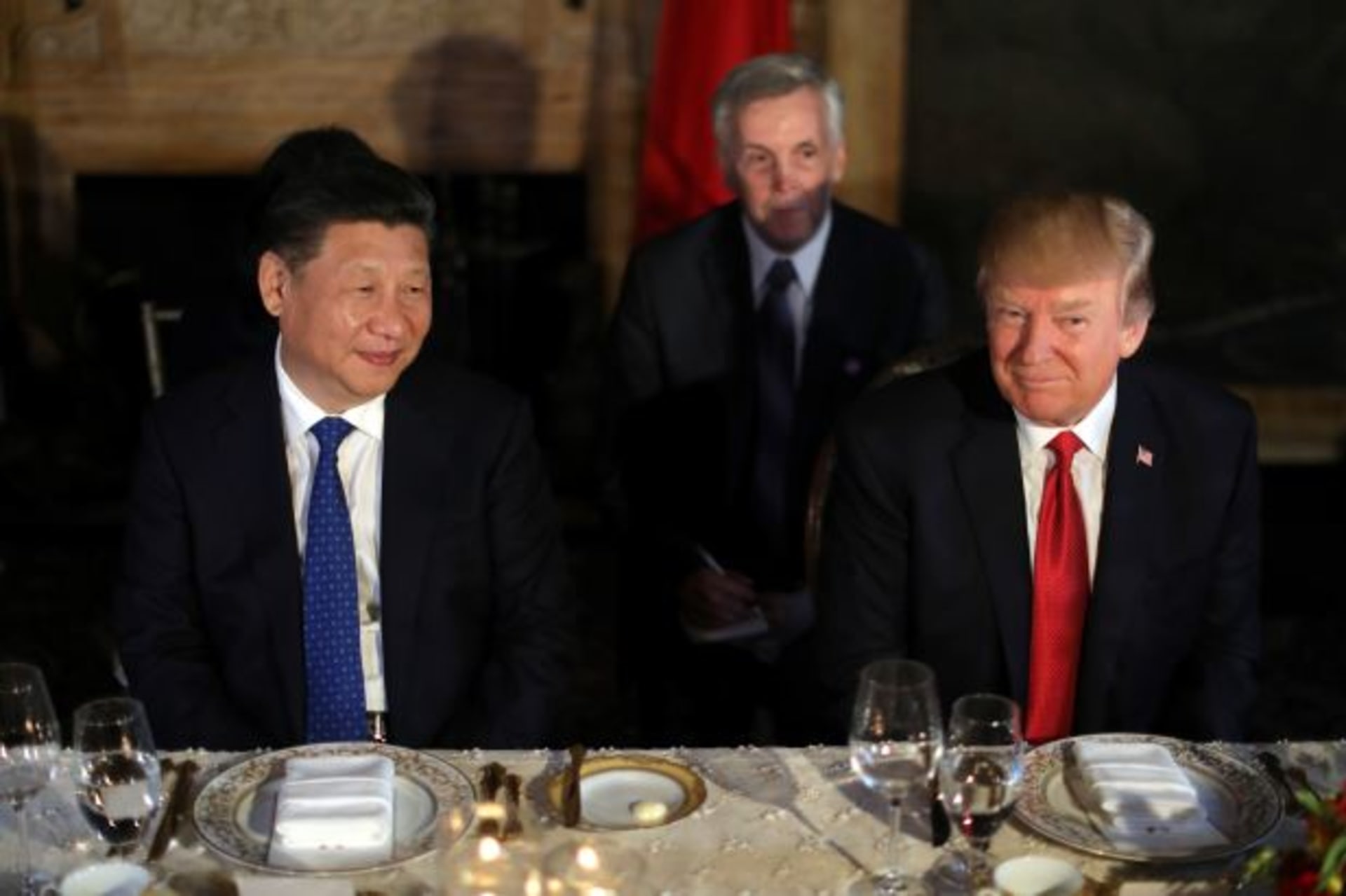 <p>Chinese President Xi Jinping and U.S. President Donald Trump attend a dinner at the start of their summit at Trump’s Mar-a-Lago estate in West Palm Beach, Florida, U.S., April 6, 2017.</p>
