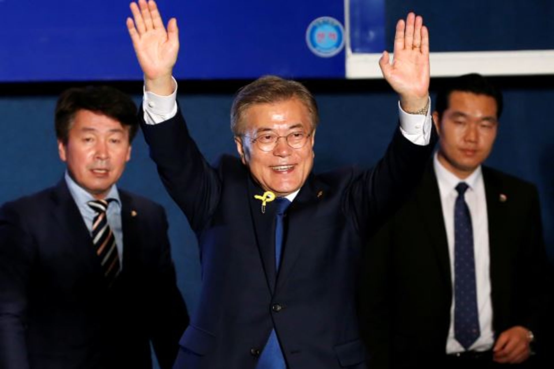 <p>South Korea’s president-elect Moon Jae-in gestures to supporters at Gwanghwamun Square in Seoul, South Korea, May 9, 2017.</p>
