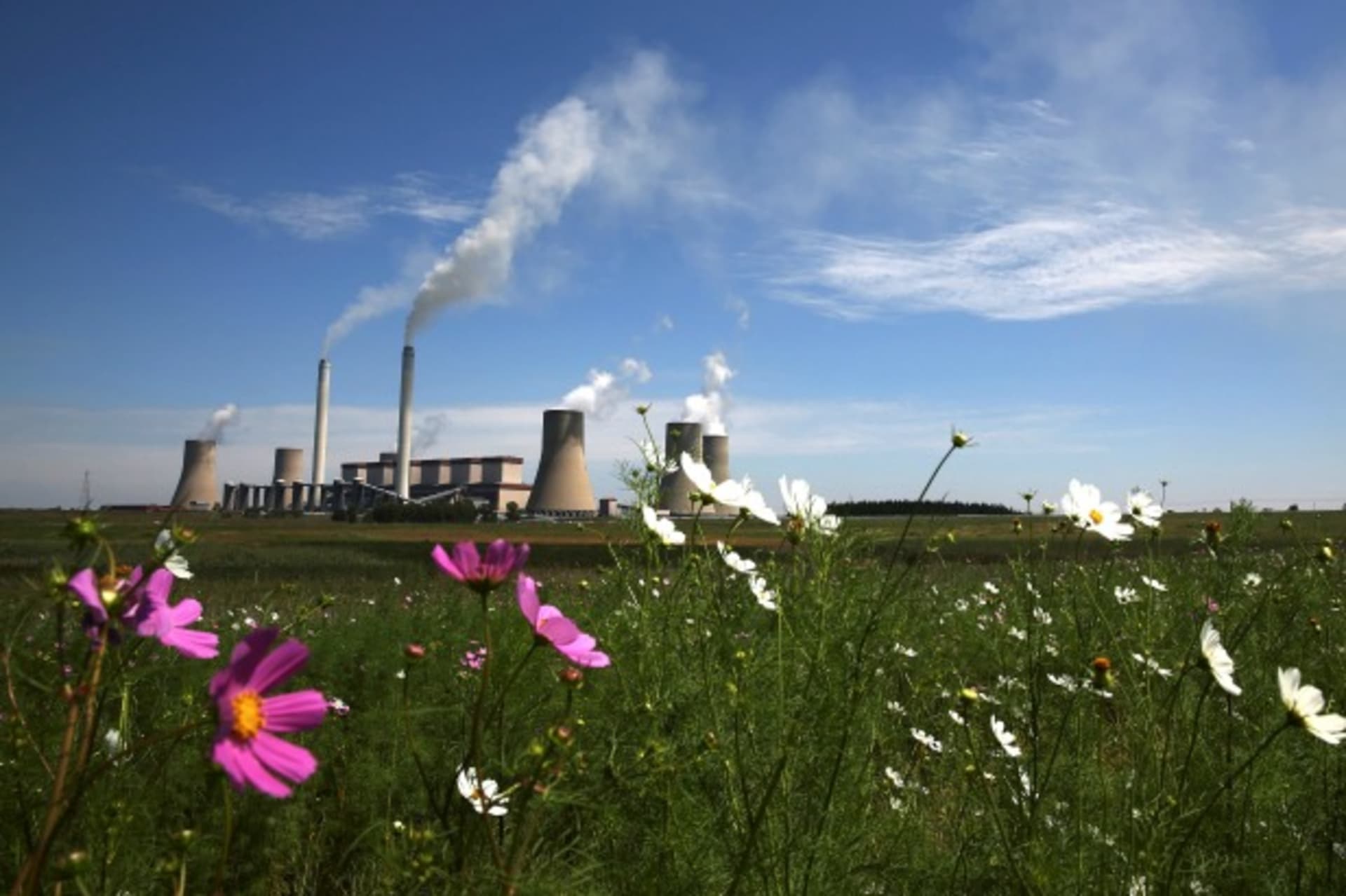 <p>Eskom’s Power Station -Tutuka is seen outside Standerton in Mpumalanga province, South Africa, March 1, 2016. </p>

