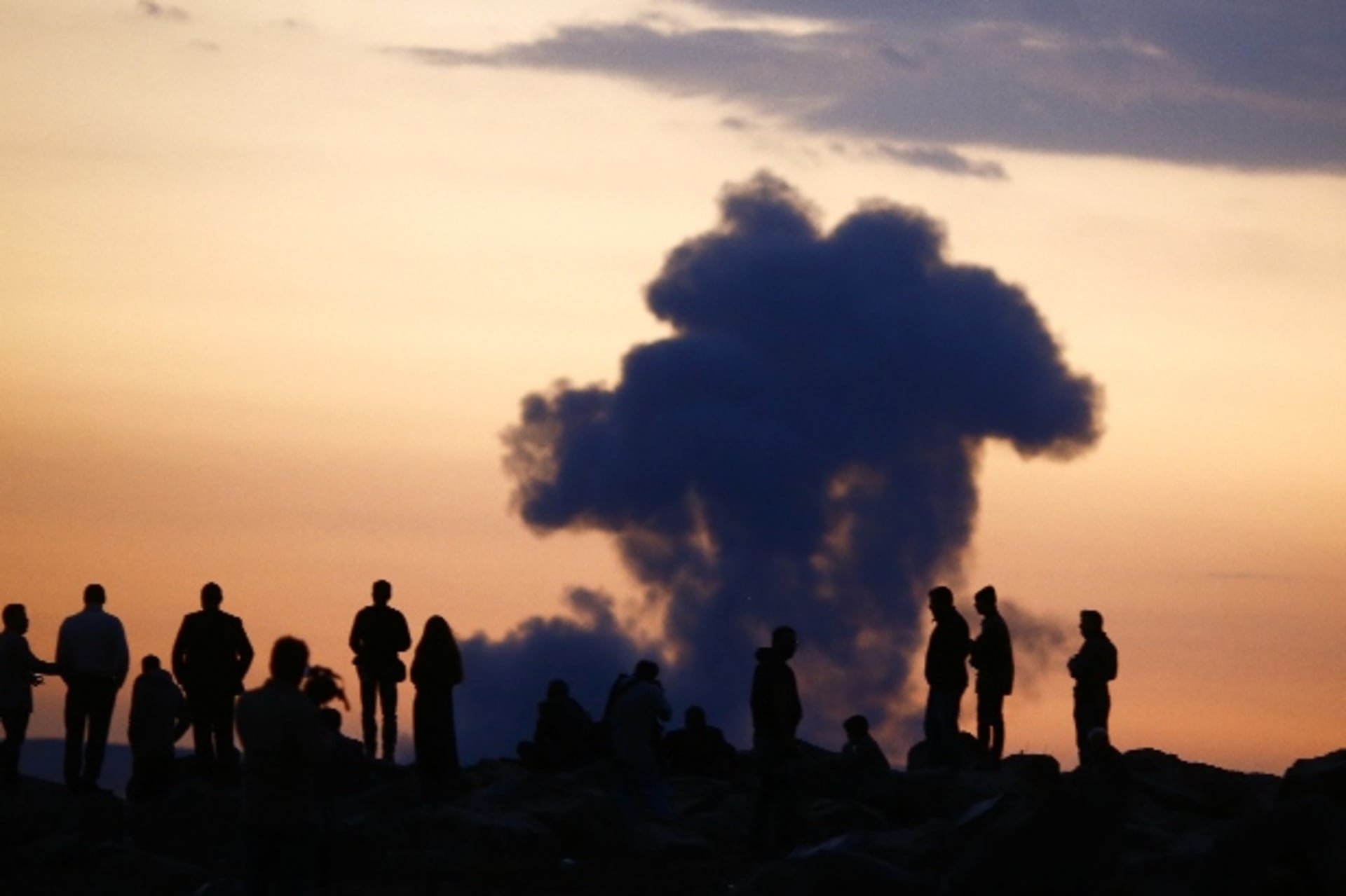 <p>Kurds watch smoke rise</p>
