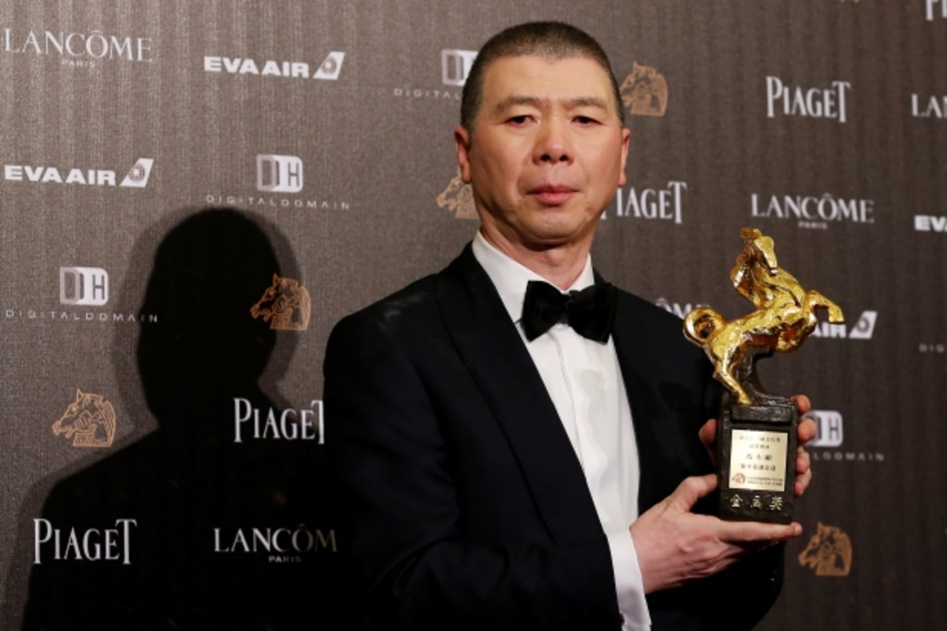 <p>Feng-Xiaogang-award</p>
