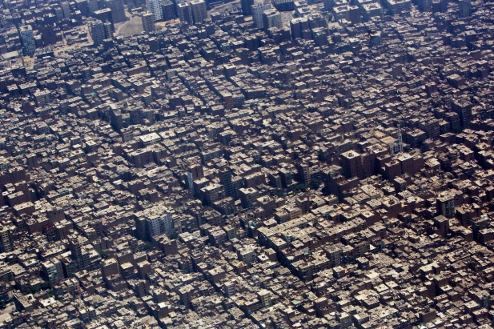<p>Buildings and houses are seen through the window of an airplane above Cairo (Amr Abdallah Dalsh/Reuters).</p>