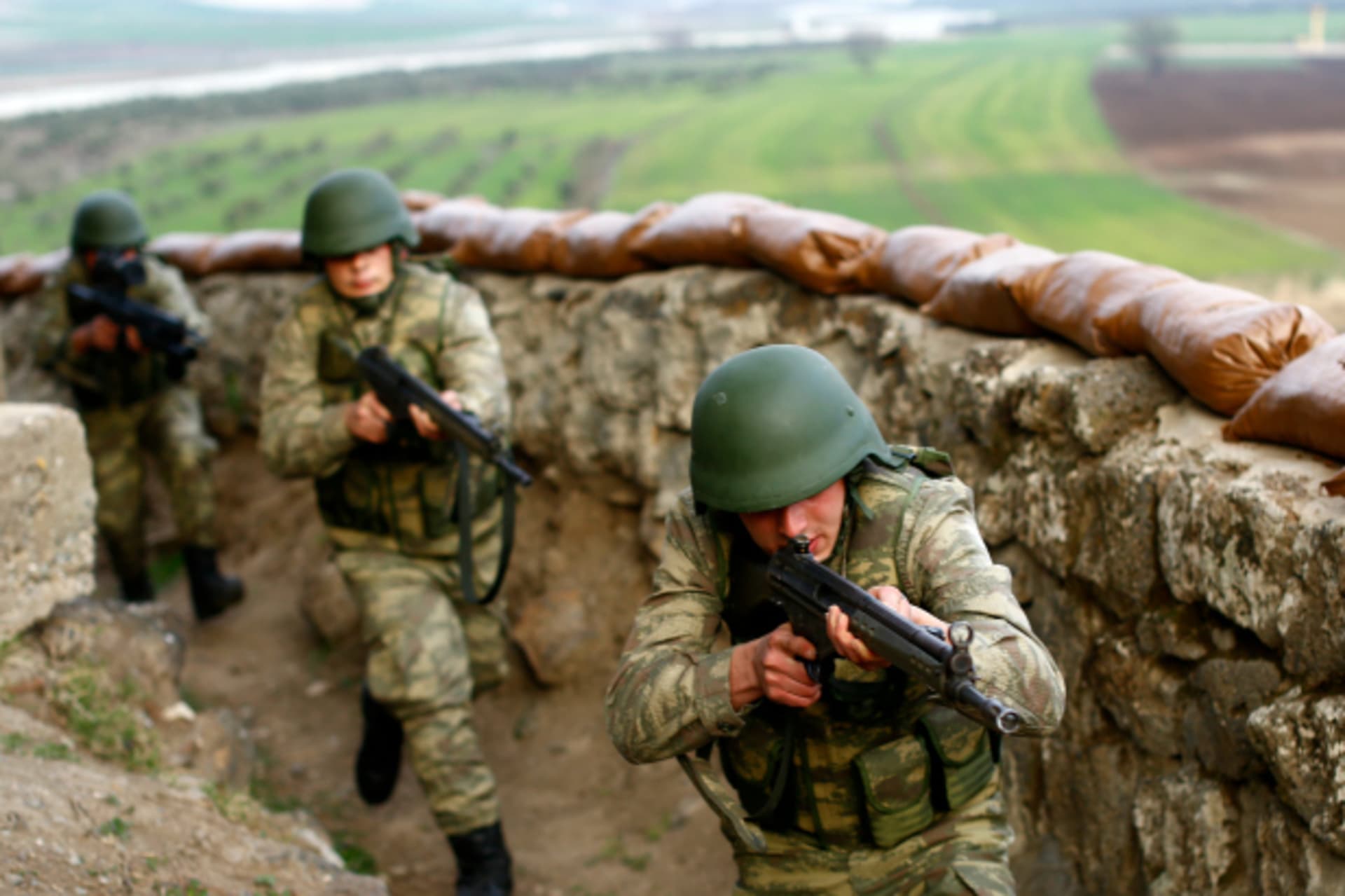 <p>Turkish soldiers participate in an exercise on the border line between Turkey and Syria near the southeastern city of Kilis, Turkey (Murad Sezer/Reuters).</p>