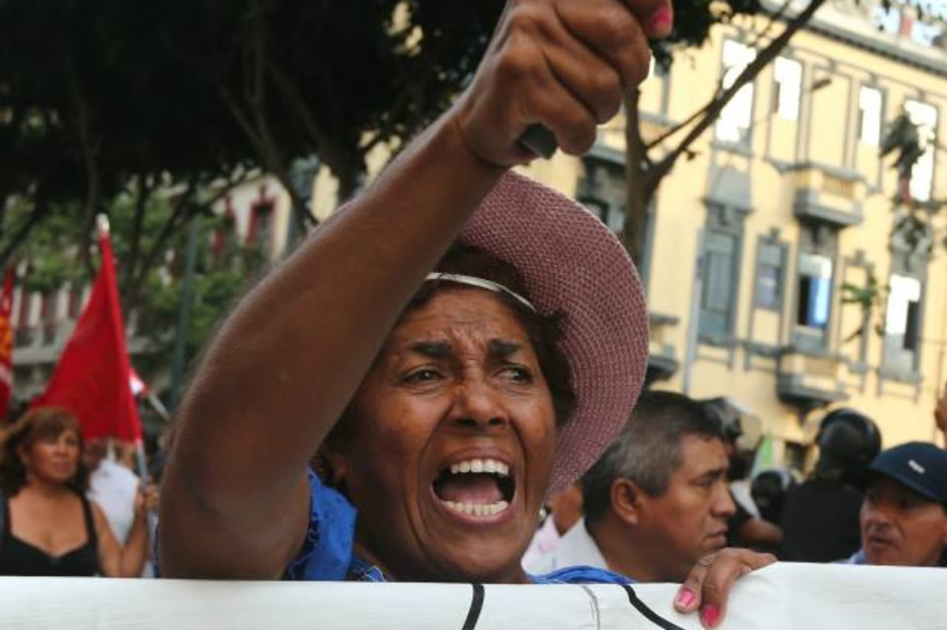 <p>People take part in a protest against corruption in Lima, Peru after a scandal involving bribes Brazil’s Odebrecht distributed in Peru, February 16, 2017 (Guadalupe Pardo/Reuters).</p>
