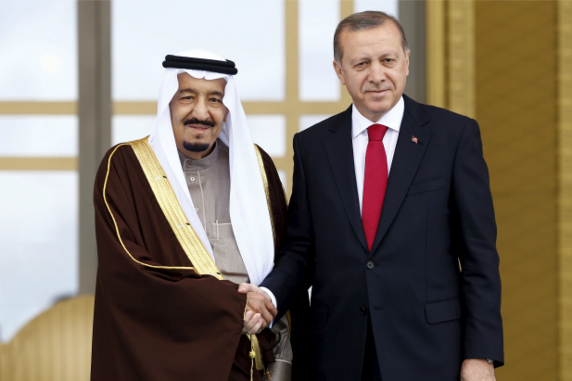 <p>Turkey’s President Tayyip Erdogan (R) and Saudi King Salman shake hands during a welcoming ceremony in Ankara, Turkey (Umit Bektas/Reuters).</p>
